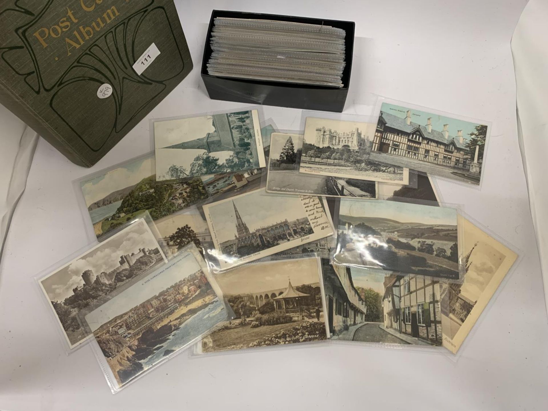 A VINTAGE POST CARD ALBUM TO INCLUDE 150 CARDS PLUS A BOX OF POST CARDS - Bild 12 aus 12