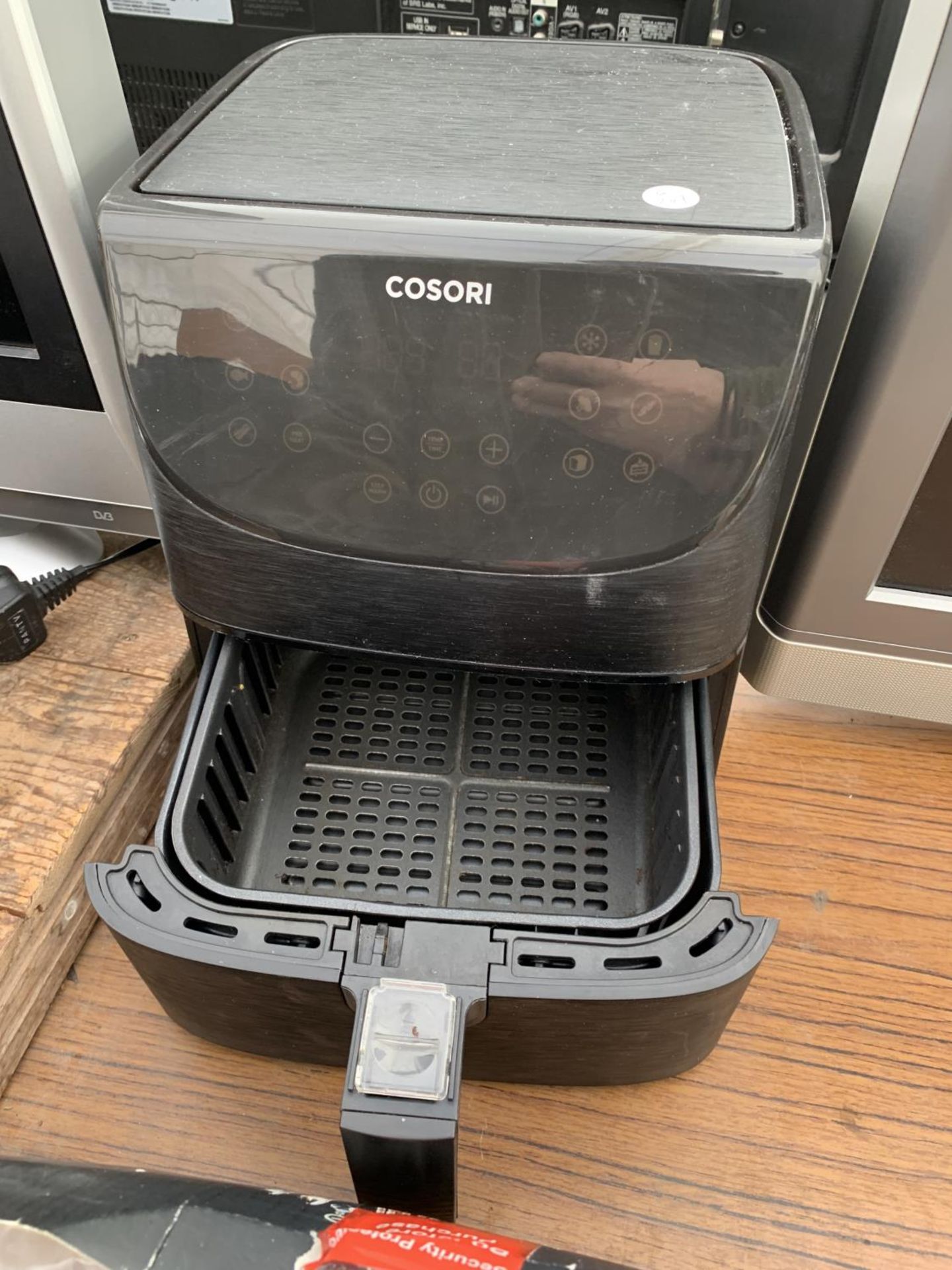 A FIVE LIGHT CIELING FITTING AND A COSORI AIR FRYER - Bild 3 aus 3