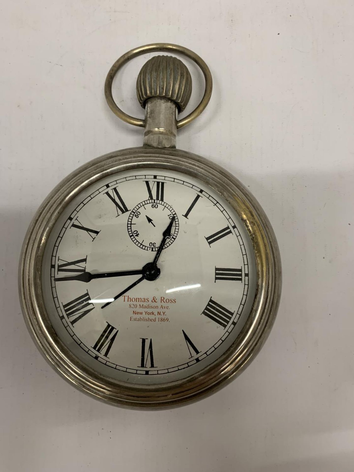 A LARGE POCKET WATCH/CLOCK - Image 2 of 6