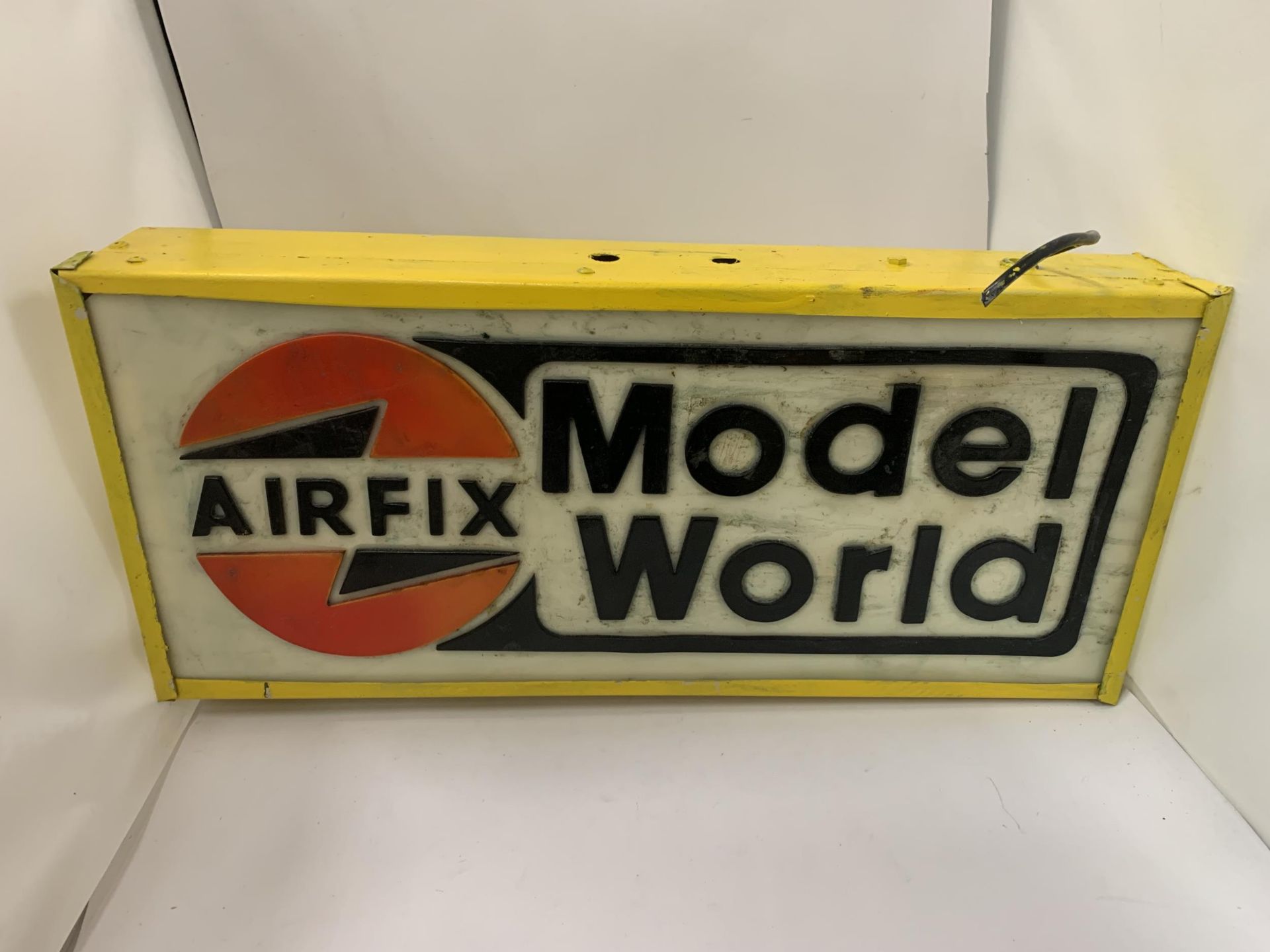 AN AIRFIX MODEL WORLD ILLUMINATED BOX SIGN, 61 X 27 X 10CM