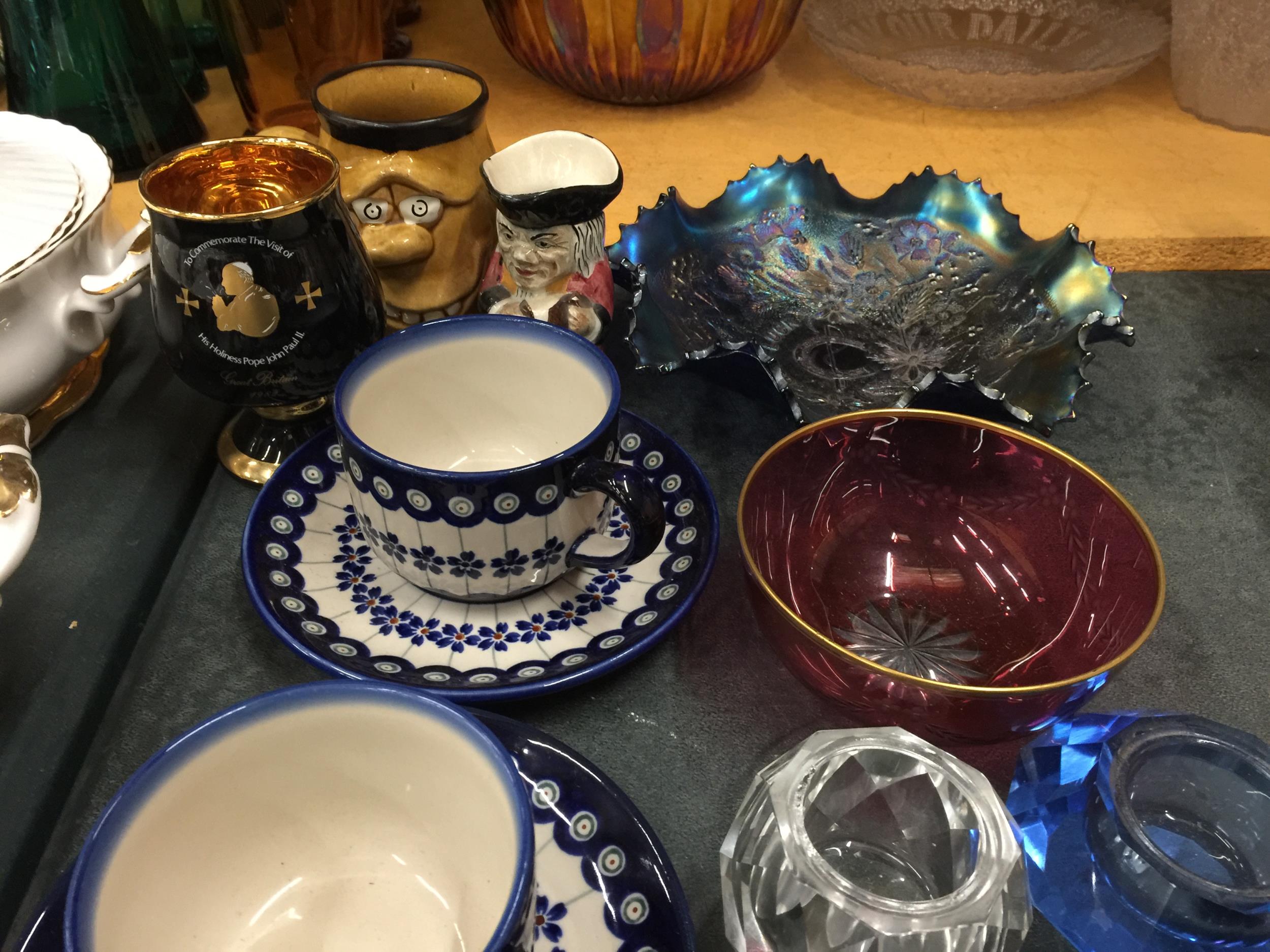 A QUANTITY OF POTTERY TO INCLUDE BLUE AND WHITE POLISH CUPS AND SAUCERS, GLASSWARE, A TABLE LIGHTER, - Image 7 of 14