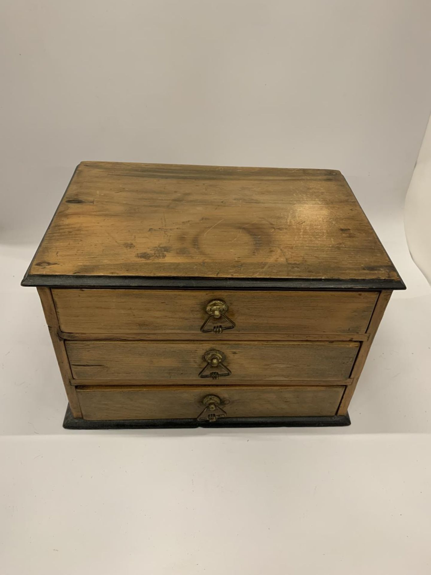 A SATINWOOD TABLE TOP THREE DRAWER CHEST, HEIGHT 19CM - Image 2 of 6