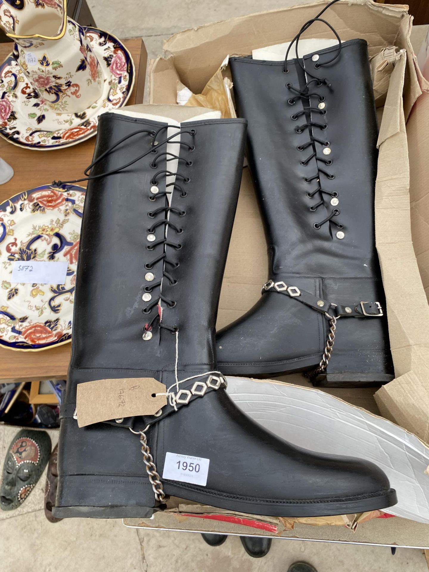 A PAIR OF SIZE 11 WIDE FIT LEATHER BOOTS - Image 2 of 2