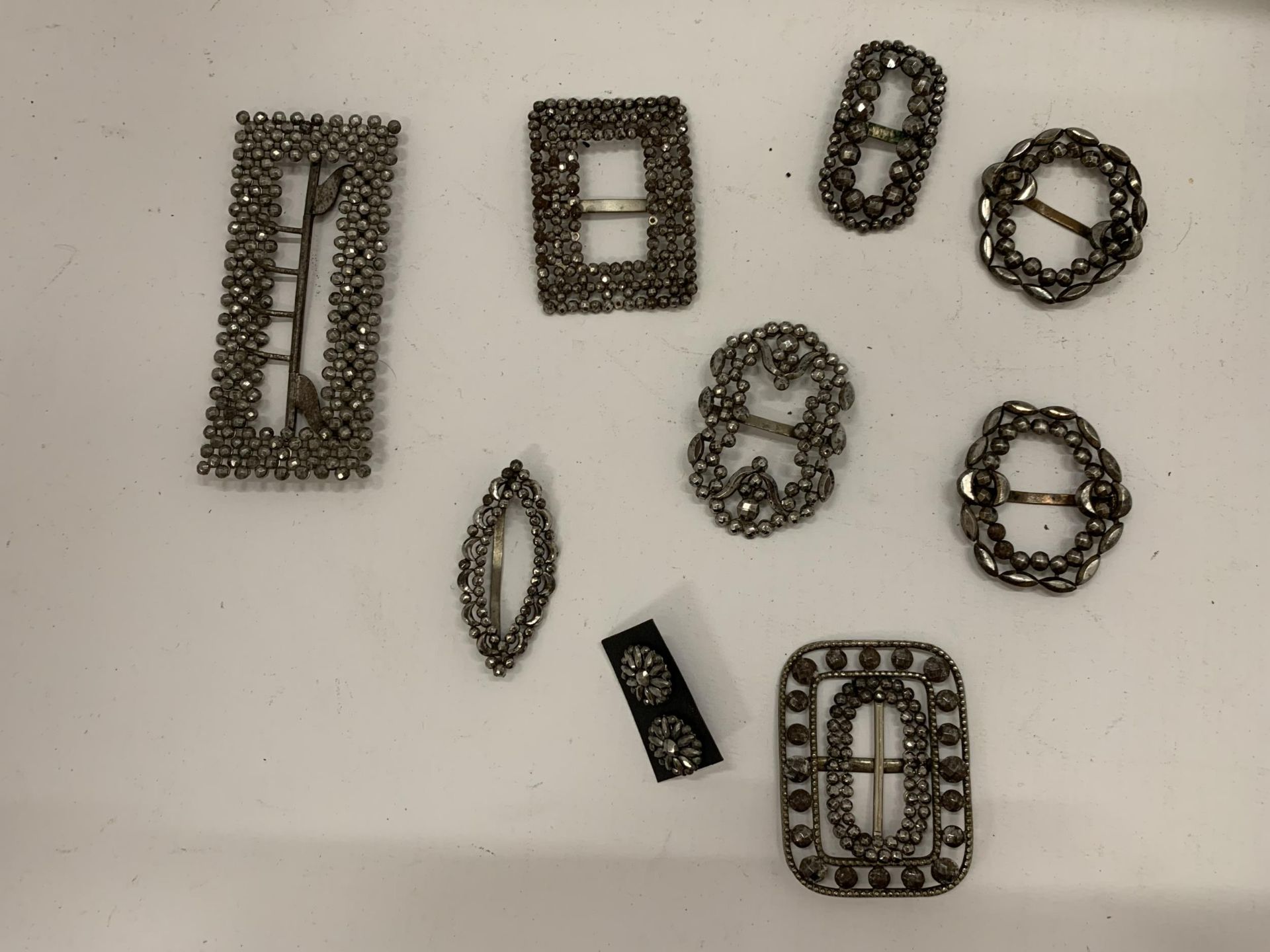 A QUANTITY OF 18TH CENTURY STYLE STEEL JEWELLERY SHOE BUCKLES PLUS A PAIR OF EARRINGS - Image 5 of 6