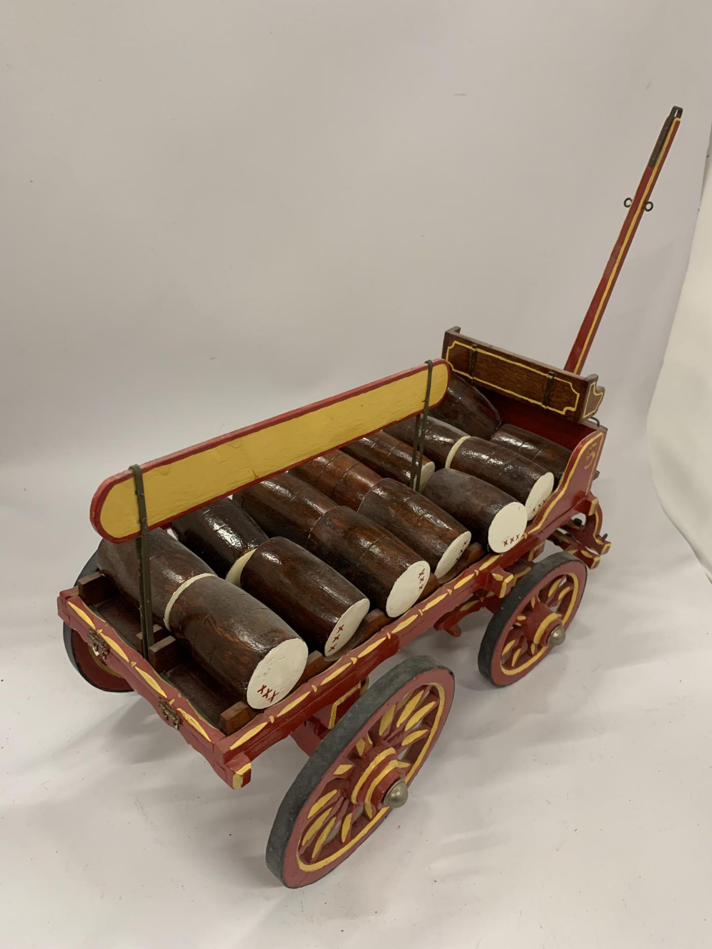 A VINTAGE PAINTED WOODEN ROMANY BARREL CART, LENGTH 65CM - Image 5 of 6