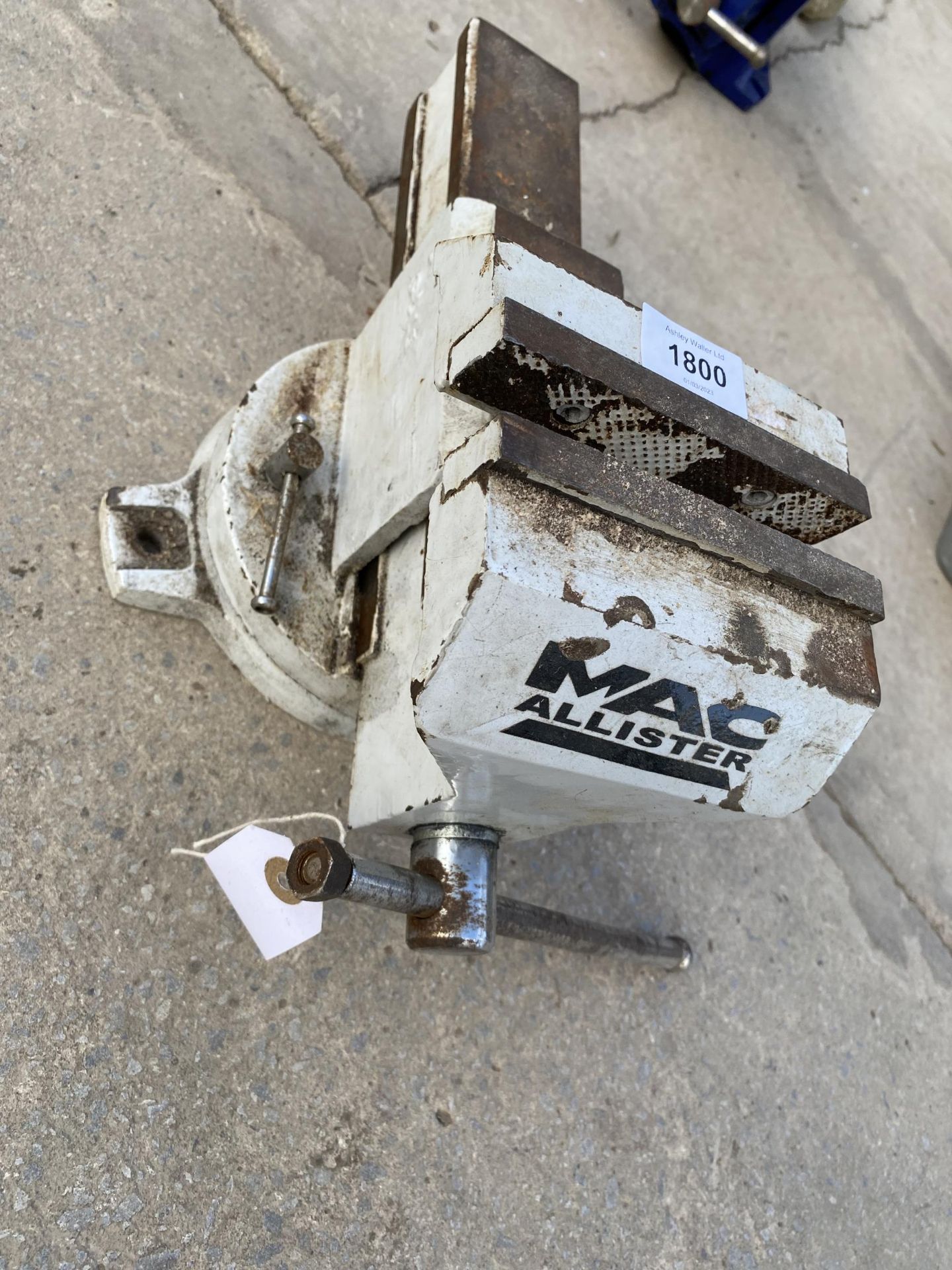 A MACALLISTER BENCH VICE BELIEVED IN WORKING ORDER BUT NO WARRANTY - Image 2 of 2