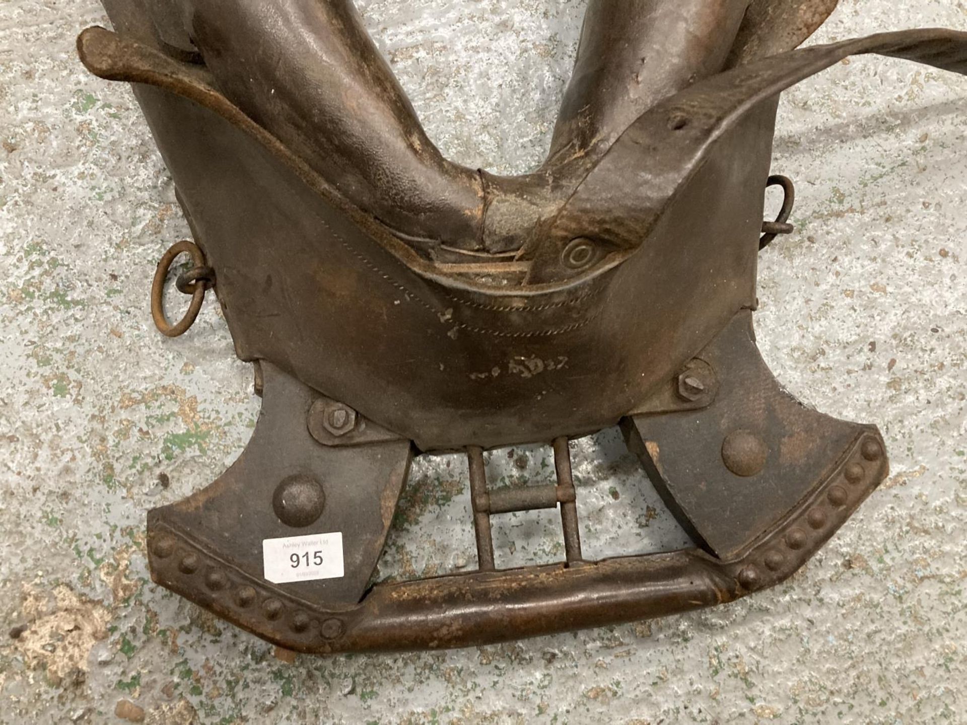 A LARGE LEATHER HORSE COLLAR - Bild 10 aus 10