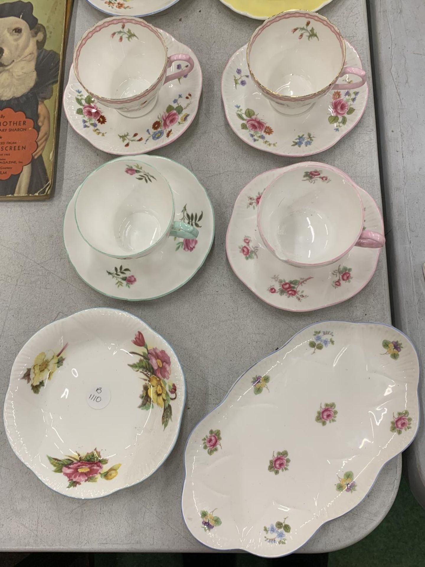 A QUANTITY OF SHELLEY TEA WARE TO INCLUDE CUPS, SAUCERS, A BOWL, SANDWICH TRAQY PLUS A SUSIE - Image 4 of 8