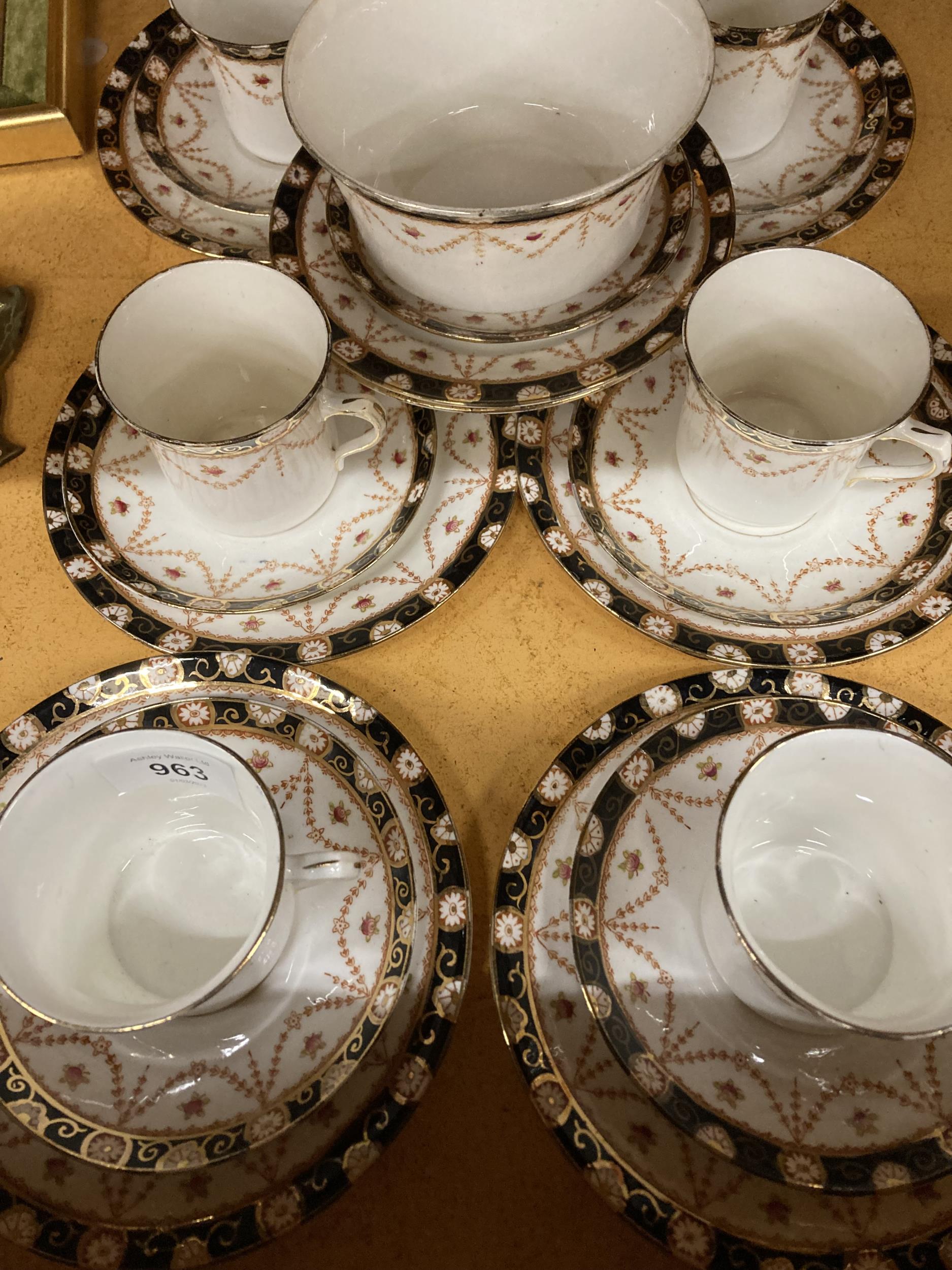 AN EDWARDIAN BONE CHINA PART TEA SERVICE TO INCLUDE CUPS, SAUCERS, SIDE PLATES, A SUGAR BOWL, ETC - Image 3 of 10