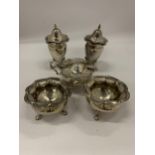 A BIRMINGHAM HALLMARKED SILVER FIVE PIECE CONDIMENT SET COMPRISING TWO OPEN SALTS, MUSTARD POT AND