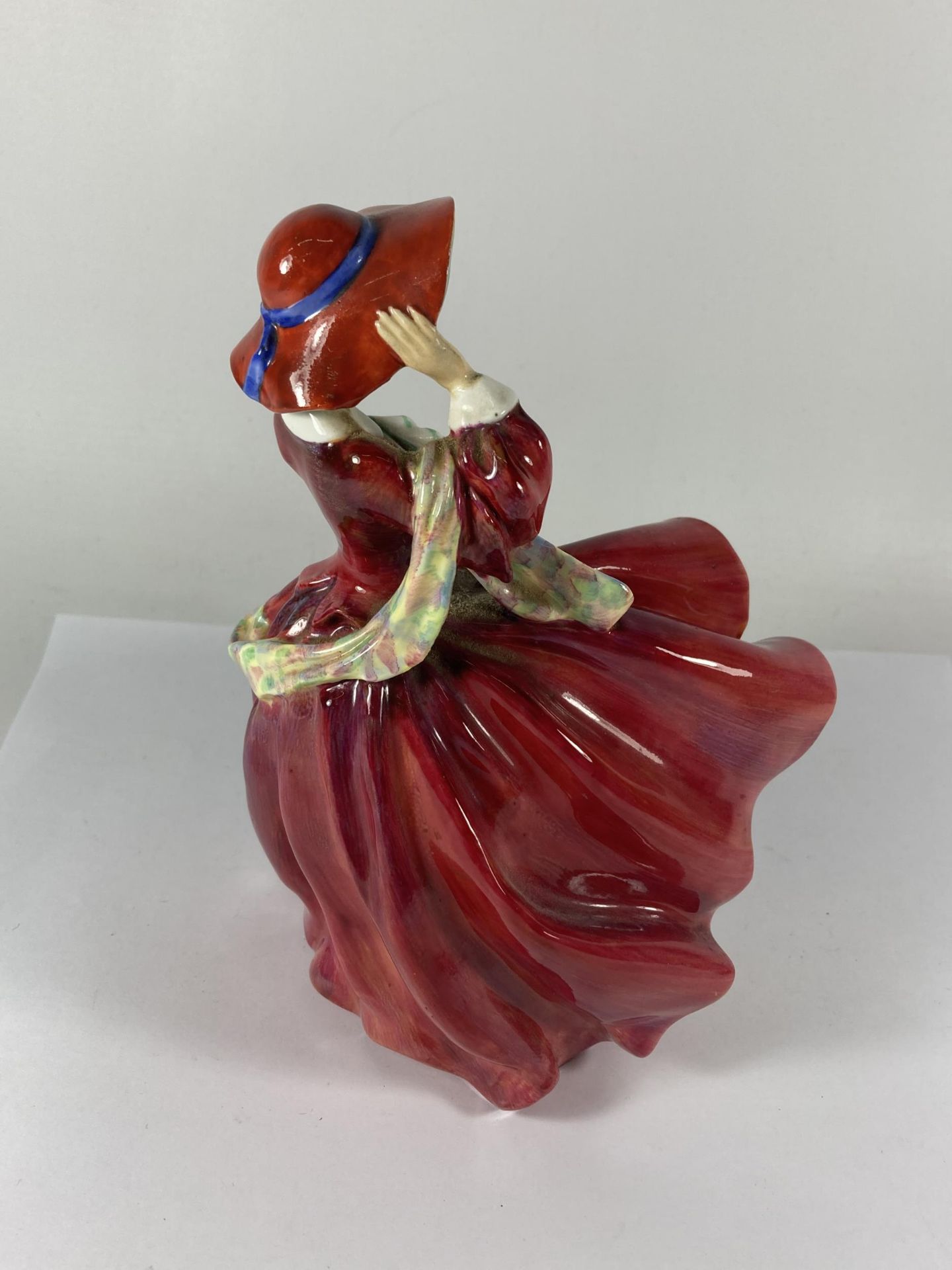 A ROYAL DOULTON FIGURE TOP O THE HILL - Image 3 of 6