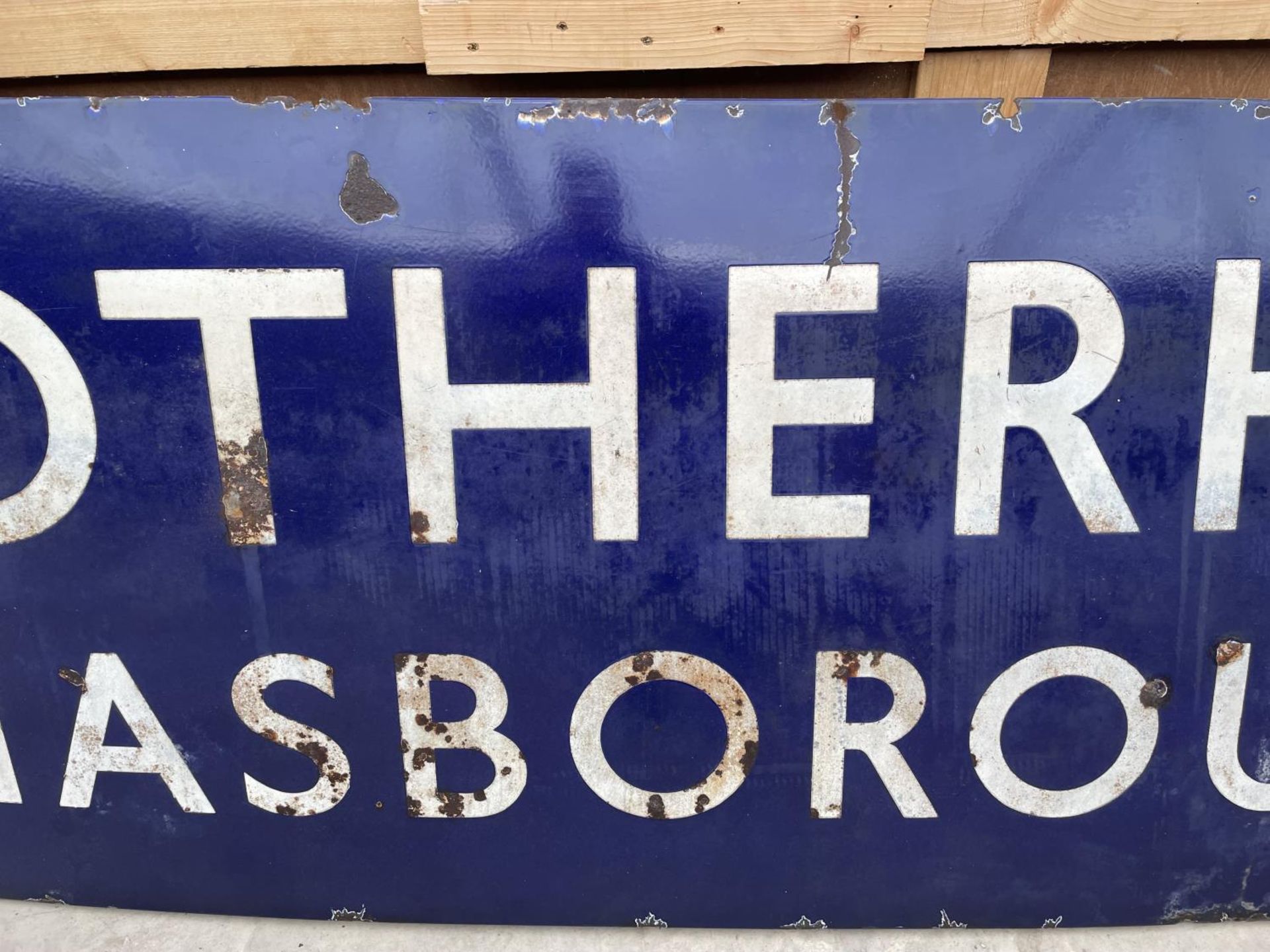 A VINTAGE ENAMEL RUNNING IN BOARD PLATFORM SIGN FOR ROTHERHAM MASBOROUGH. THIS WAS A LONDON - Image 3 of 5