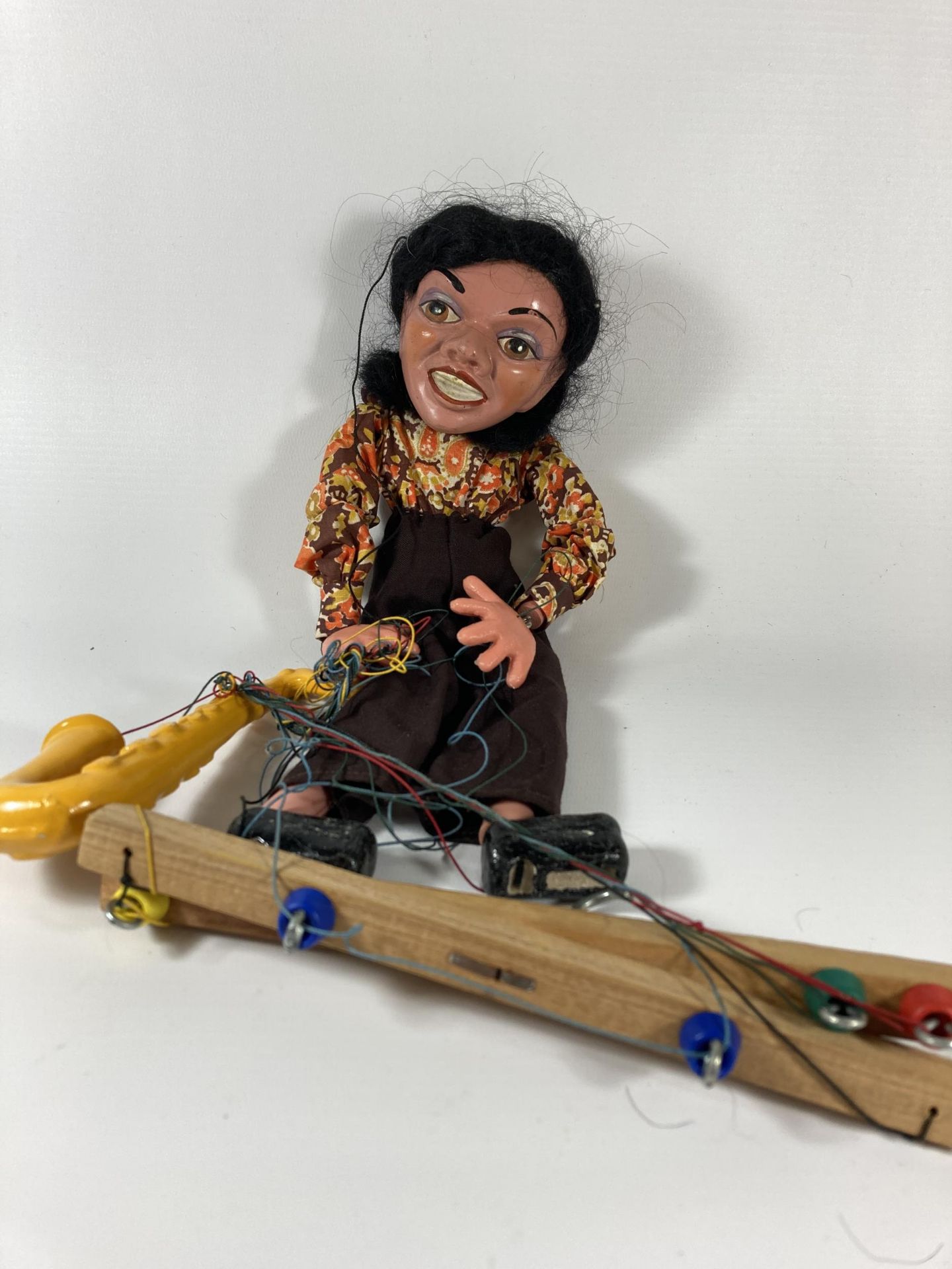 A VINTAGE PELHAM PUPPET - SL26 SAXOPHONE PLAYER IN ORIGINAL BOX