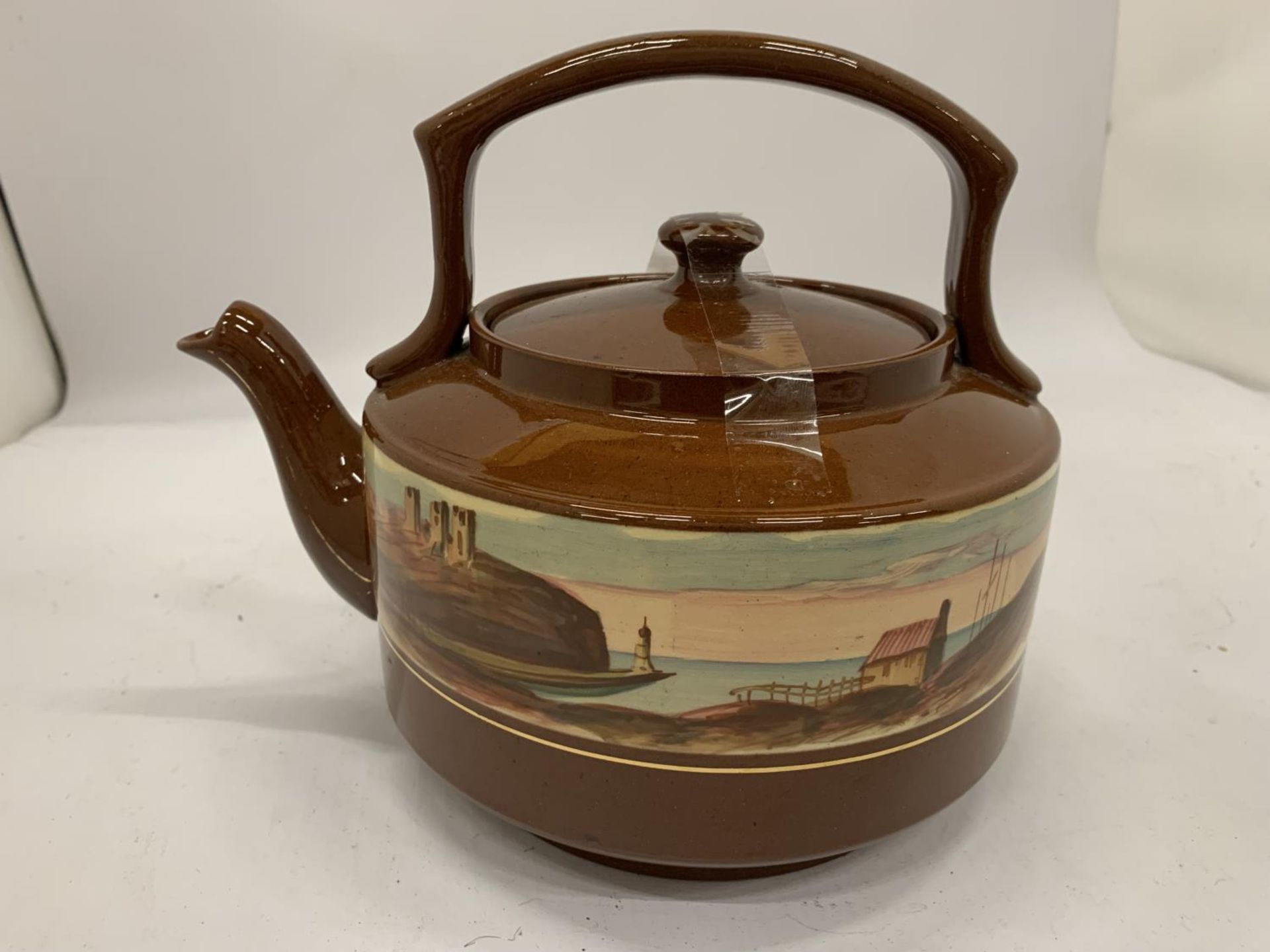 A VINTAGE ROYAL DOULTON STYLE TEAPOT WITH TRANSFER PRINTED FREIZE - Image 2 of 8