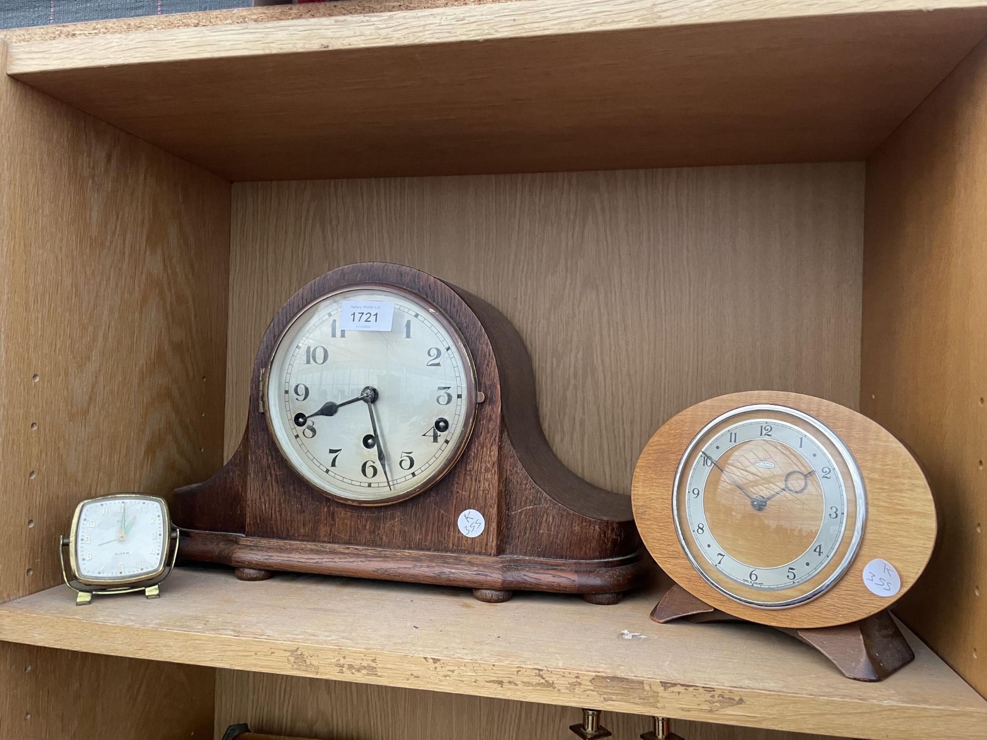 THREE VARIOUS CLOCKS TO INCLUDE AN OAK NAPOLEANS HAT WESTMINISTER CHIMING CLOCK ETC