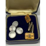 TWO PAIRS OF CUFFLINKS IN A PRESENTATION BOX