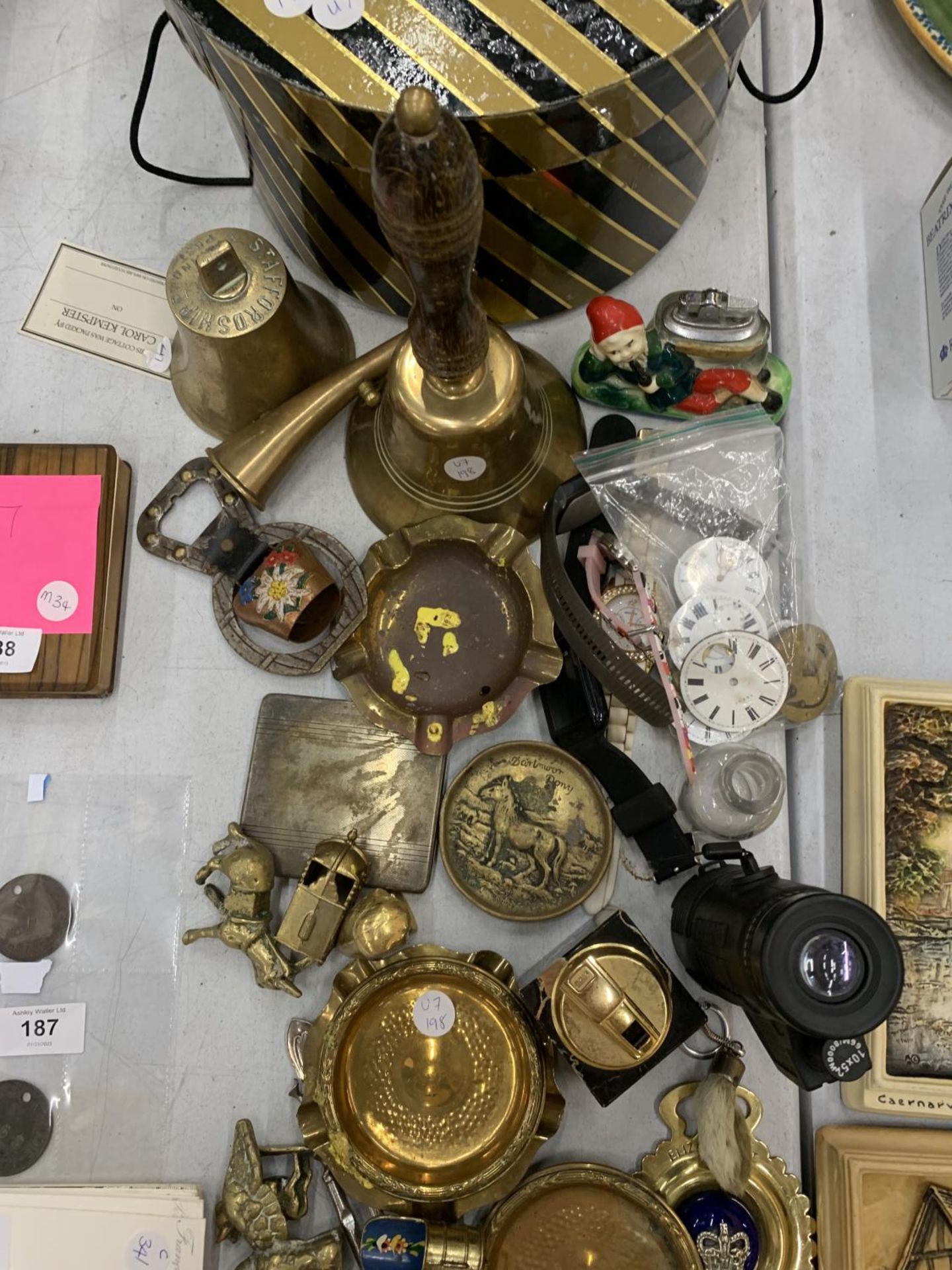 A LARGE COLLECTION OF BRASS ITEMS TO INCLUDE BELLS, FIGURES, ETC PLUS WATCH FACES, A CIGARETTE CASE, - Image 6 of 14