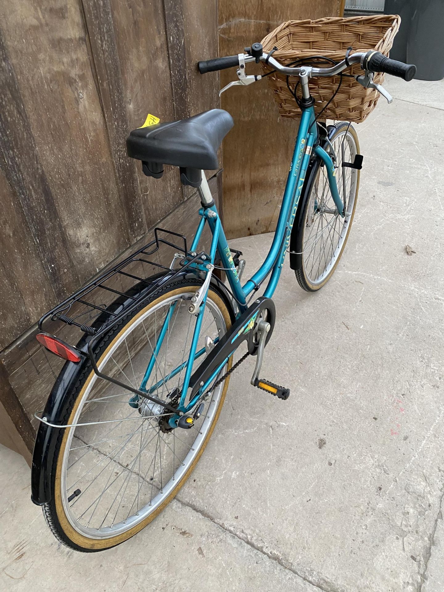 A RETRO UNIVERSAL LADIES BIKE - Image 2 of 3