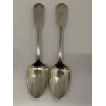 A PAIR OF GEORGIAN SILVER TEASPOONS, TOTAL WEIGHT 30G