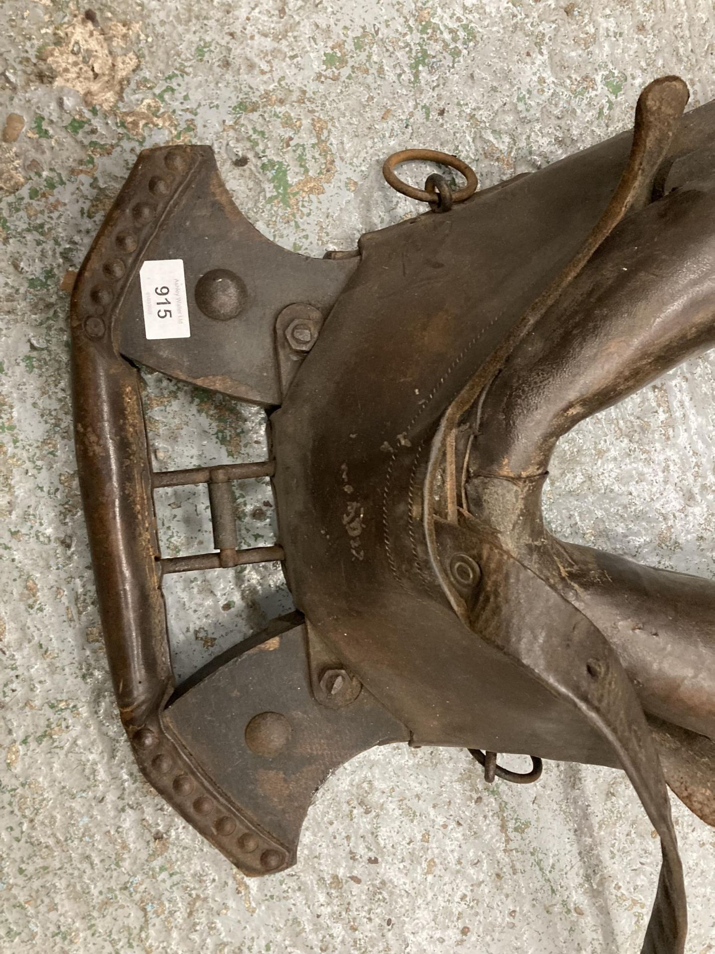 A LARGE LEATHER HORSE COLLAR - Bild 9 aus 10