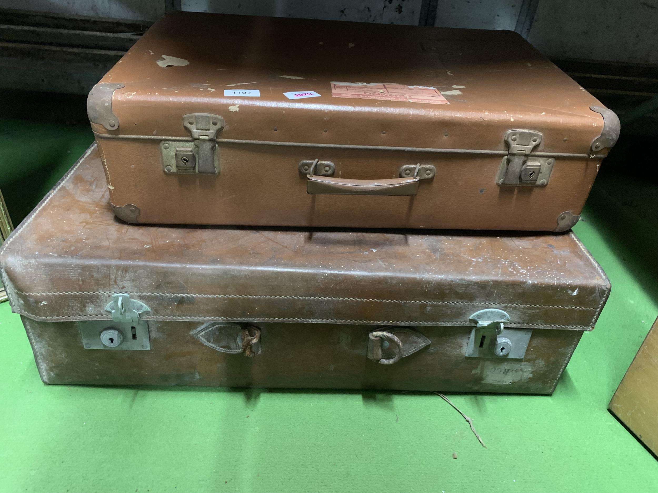 TWO VINTAGE SUITCASES TO INCLUDE A LARGE LEATHER ONE - Image 3 of 4