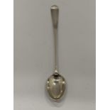 A HALLMARKED SILVER LONG HANDLED SPOON, LENGTH 19CM, WEIGHT 45G