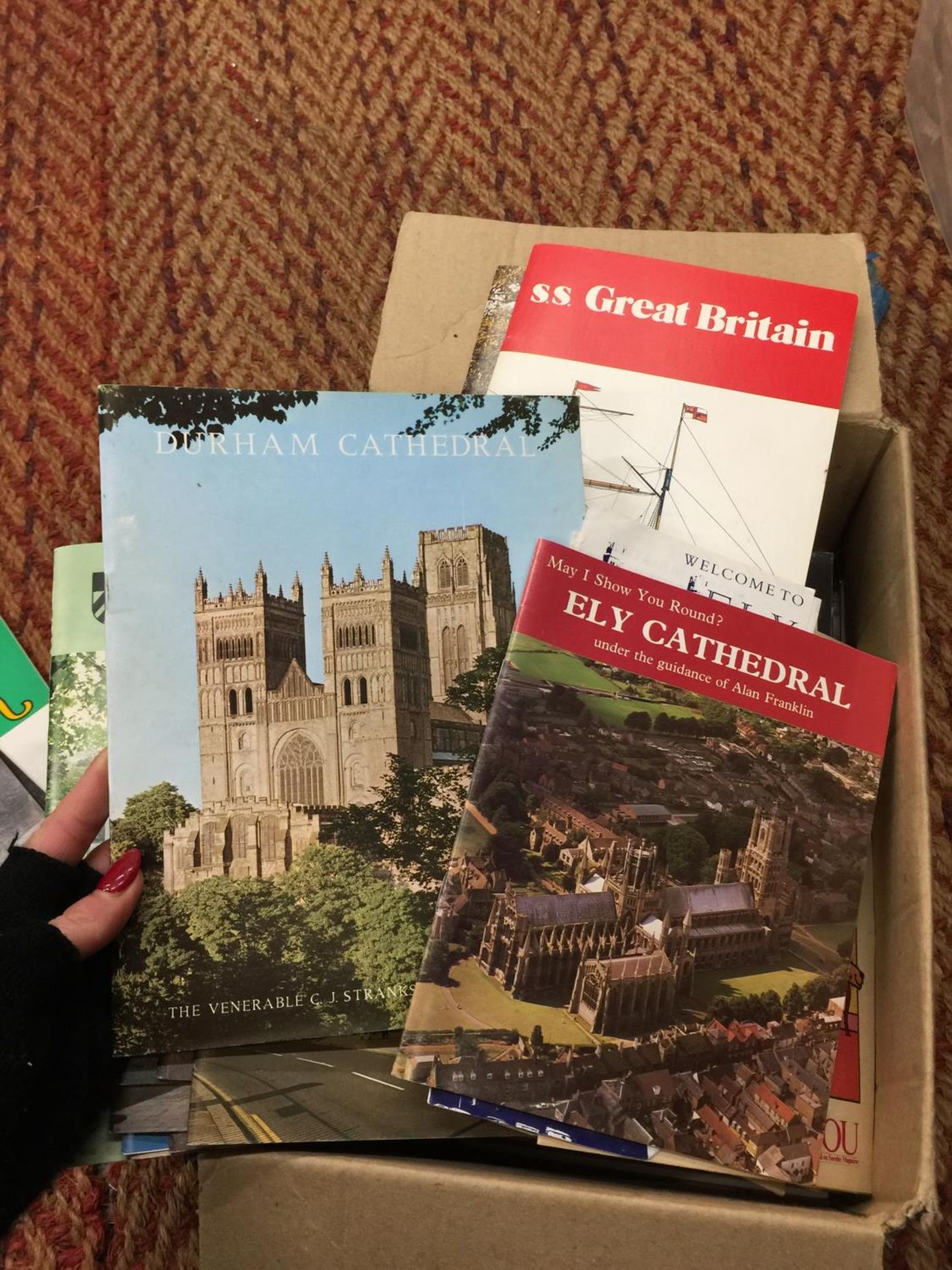 A QUANTITY OF BOOKLETS AND PAMPHLETS TO INCLUDE THE NOTTINGHAM GOOSE FAIR, YORK MINISTER, ELY - Image 6 of 6