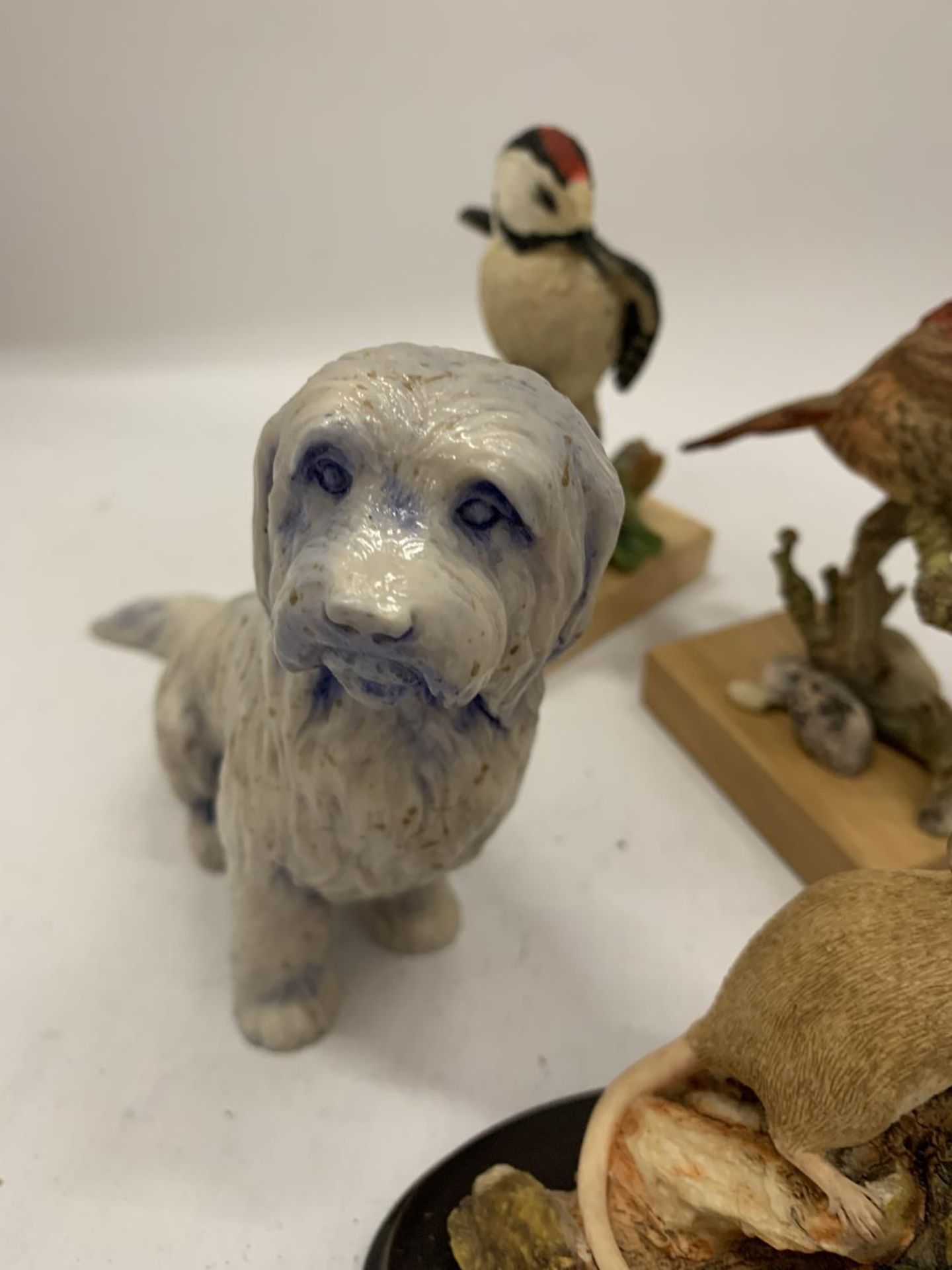 A QUANTITY OF ANIMAL FIGURES TO INCLUDE COUNTRY ARTISTS BIRDS, DOGS AND A MOUSE - Image 8 of 8