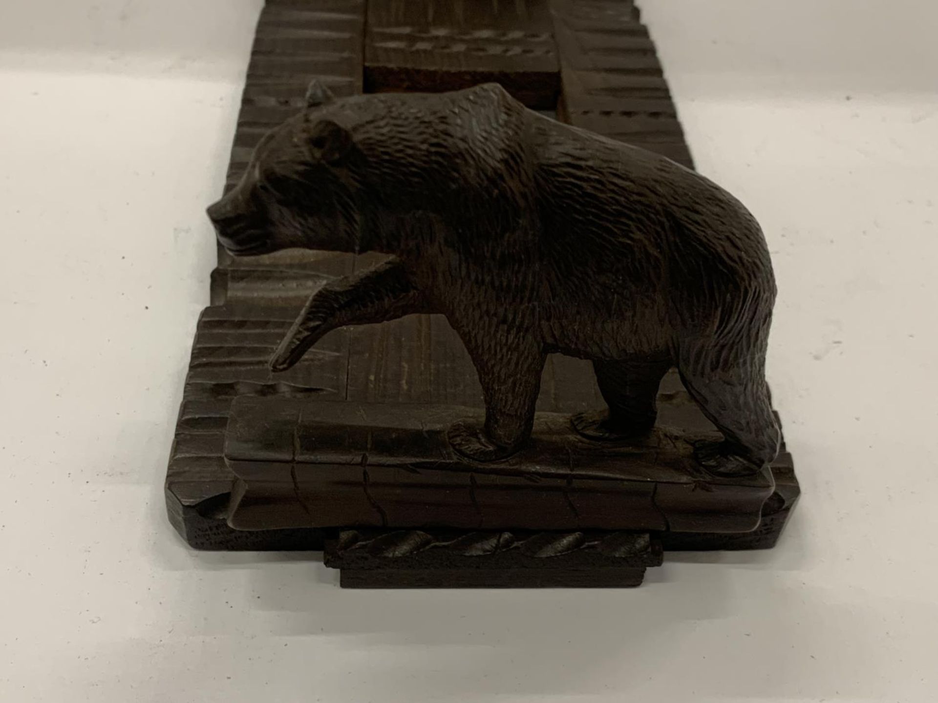 A BAVARIAN BLACK FOREST BEAR SLIDING BOOKENDS - Image 4 of 6