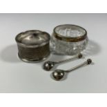 A MIXED GROUP OF SILVER ITEMS TO INCLUDE A NAPKIN RING, CUT GLASS OPEN SALT AND TWO SALT SPOONS