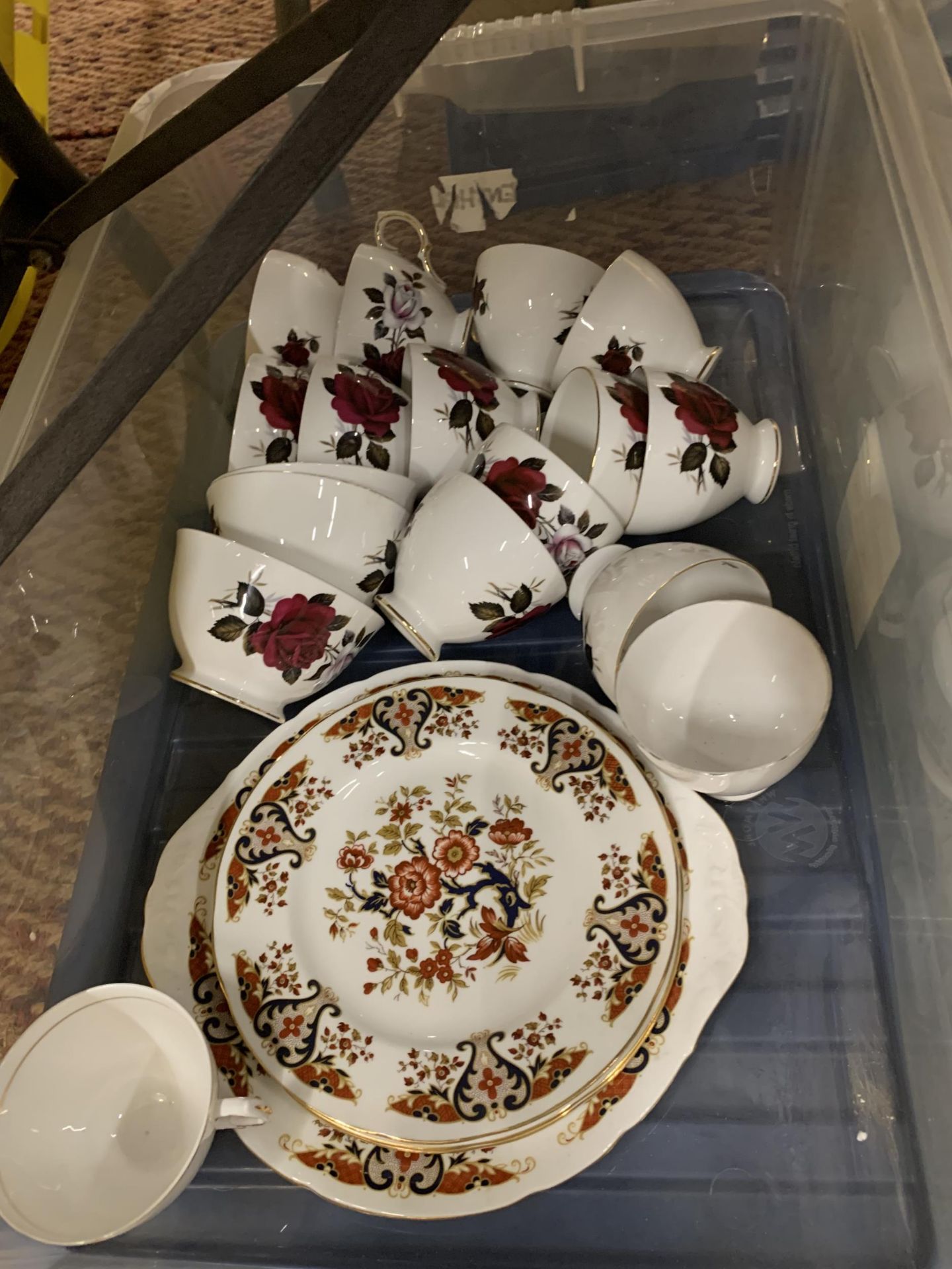 TWO BOXES OF ASSORTED COLCLOUGH PART DINNER SETS - Image 4 of 7