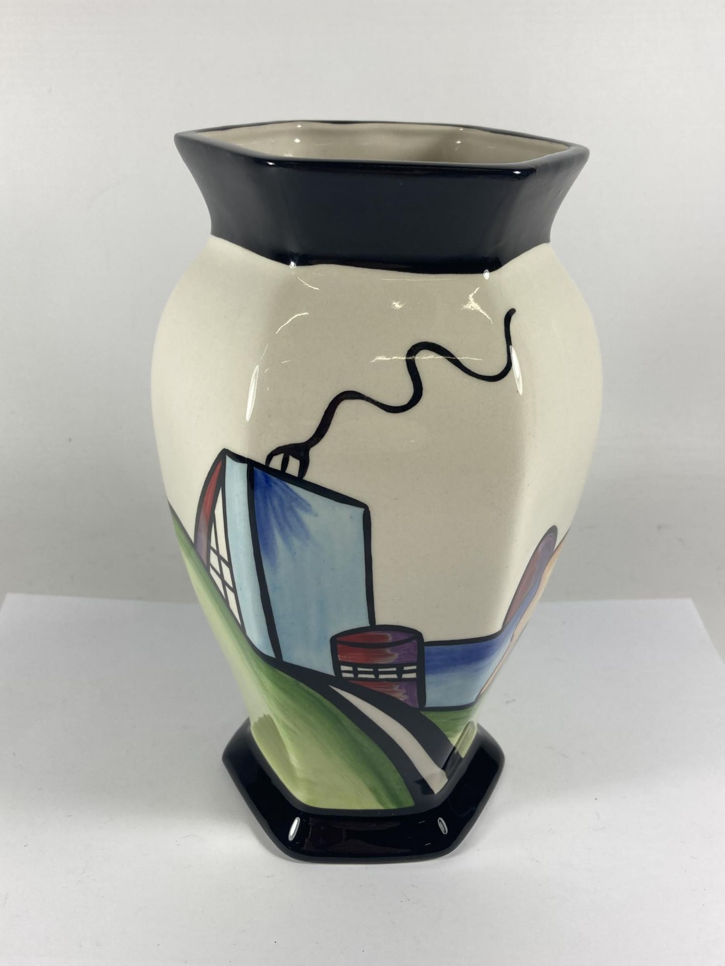 A HANDPAINTED AND SIGNED LORNA BAILEY HEXAGONAL VASE DECO HOUSE