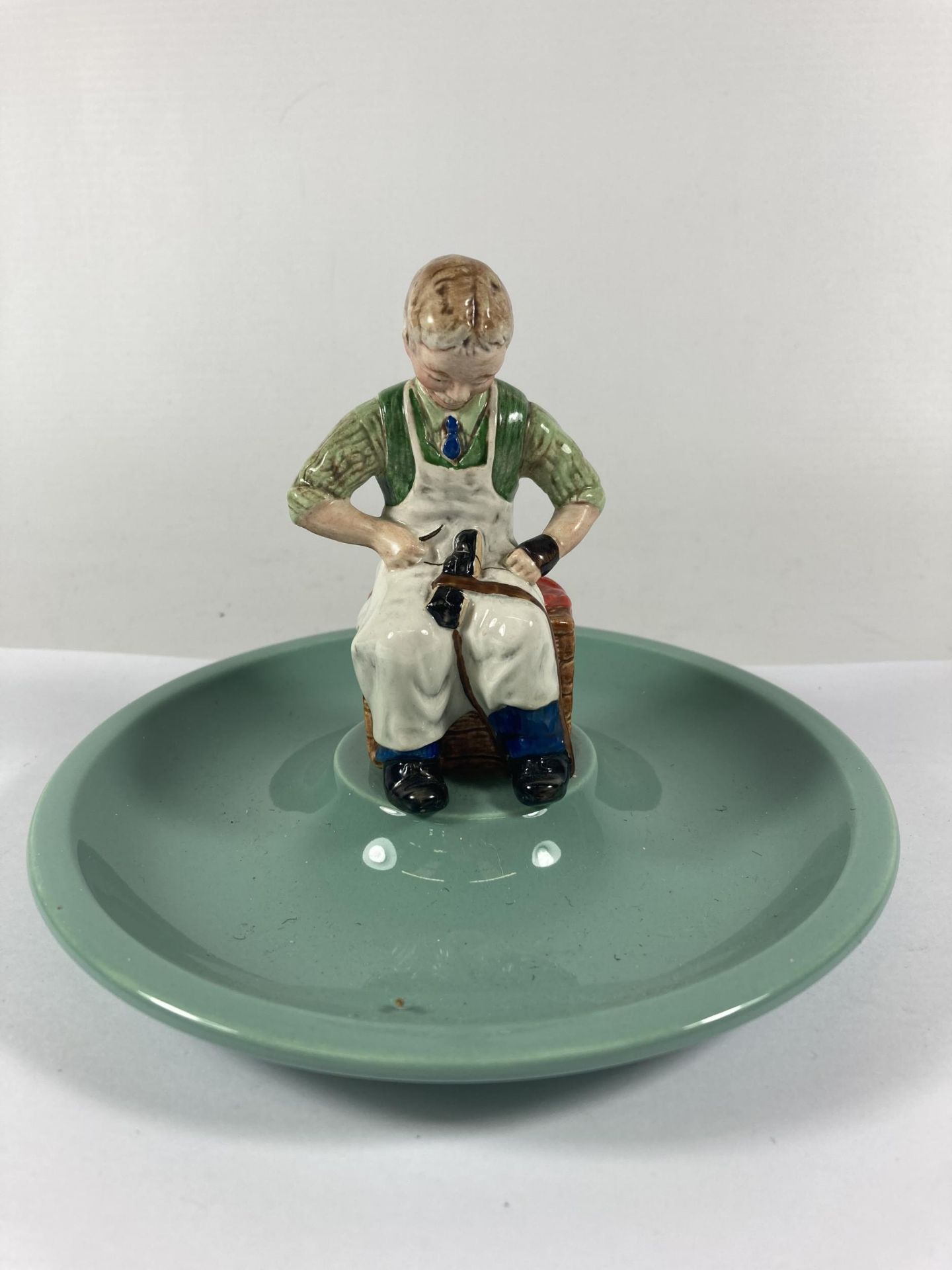 A BESWICK TIMPSONS FINE SHOES DISH