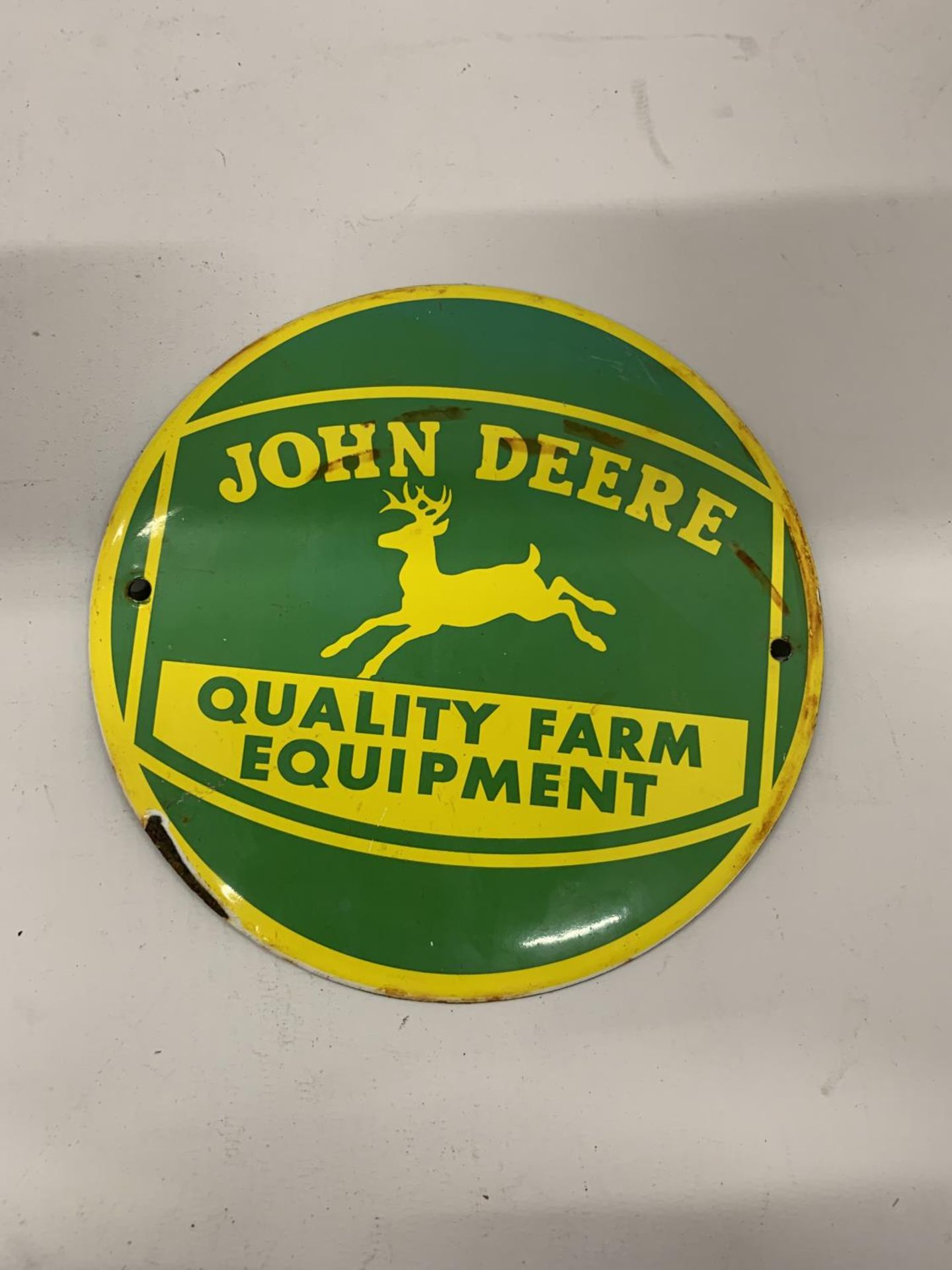 A SMALL JOHN DEERE CIRCULAR ENAMEL SIGN, DIAMETER 15CM - Image 2 of 4