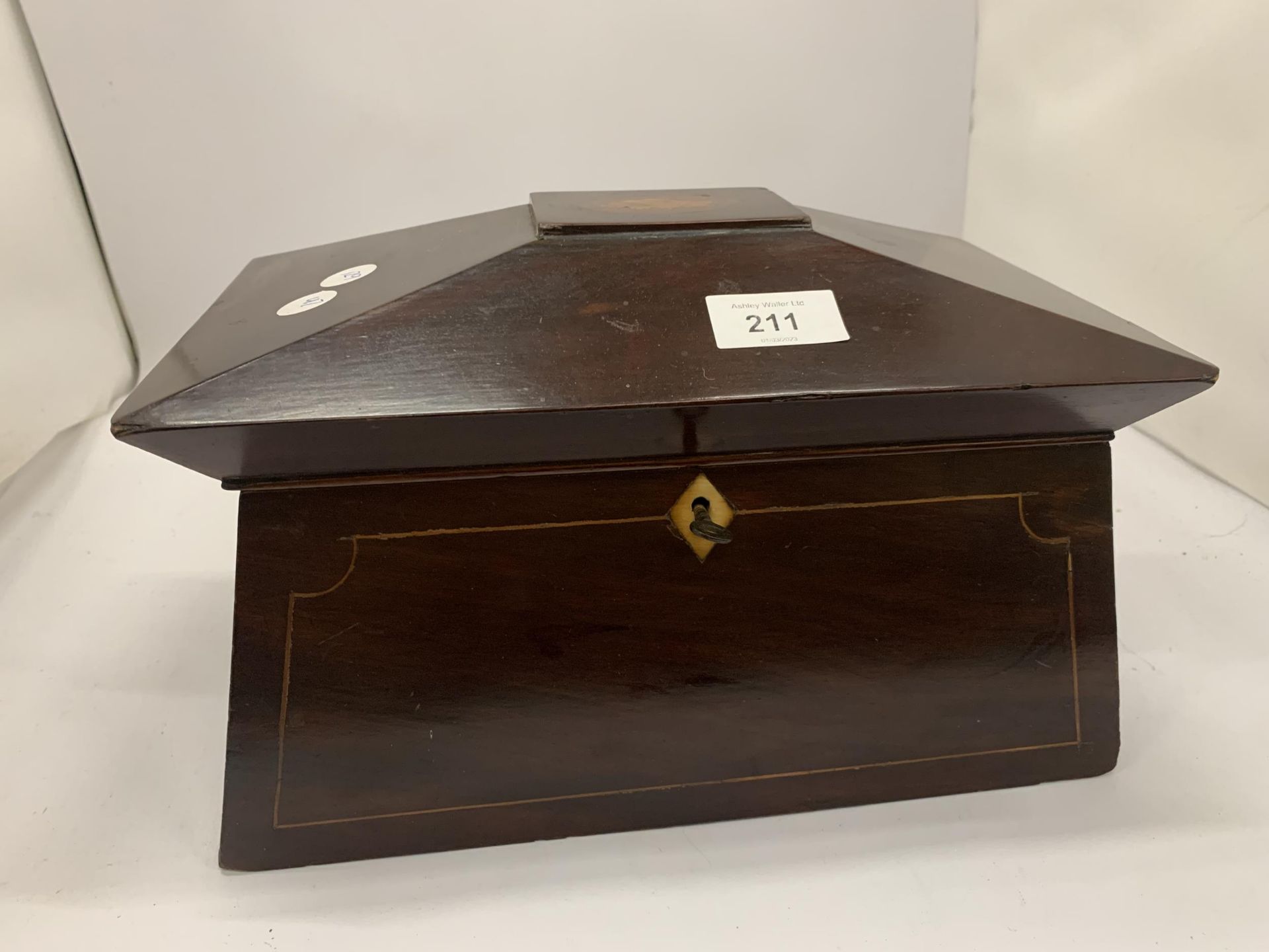 AN INLAID MAHOGANY TEA CADDY WITH THREE COMPARTMENTS