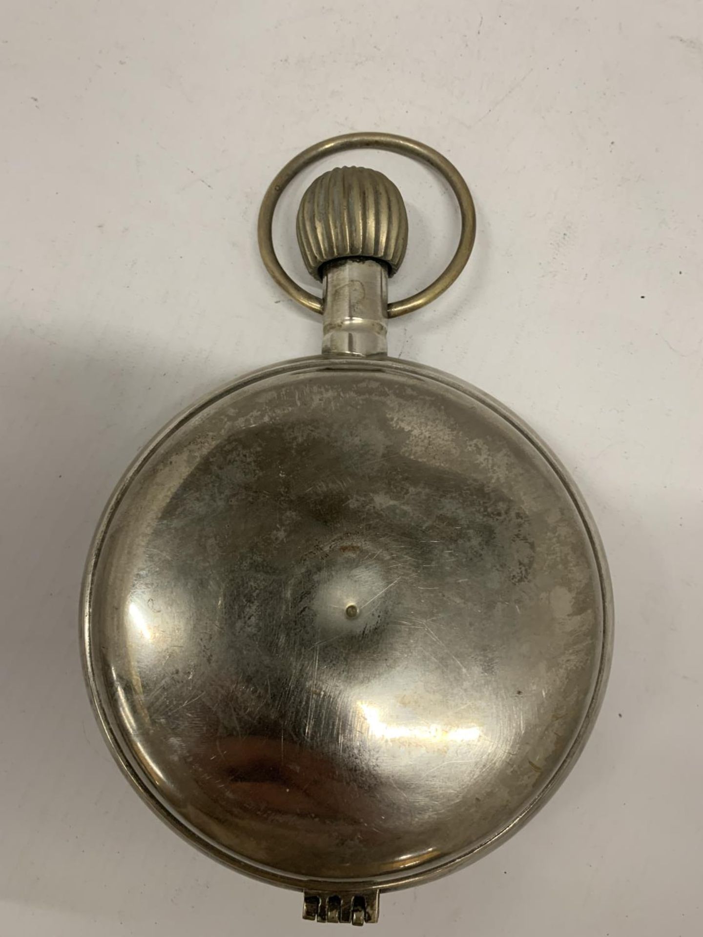 A LARGE POCKET WATCH/CLOCK - Image 6 of 6