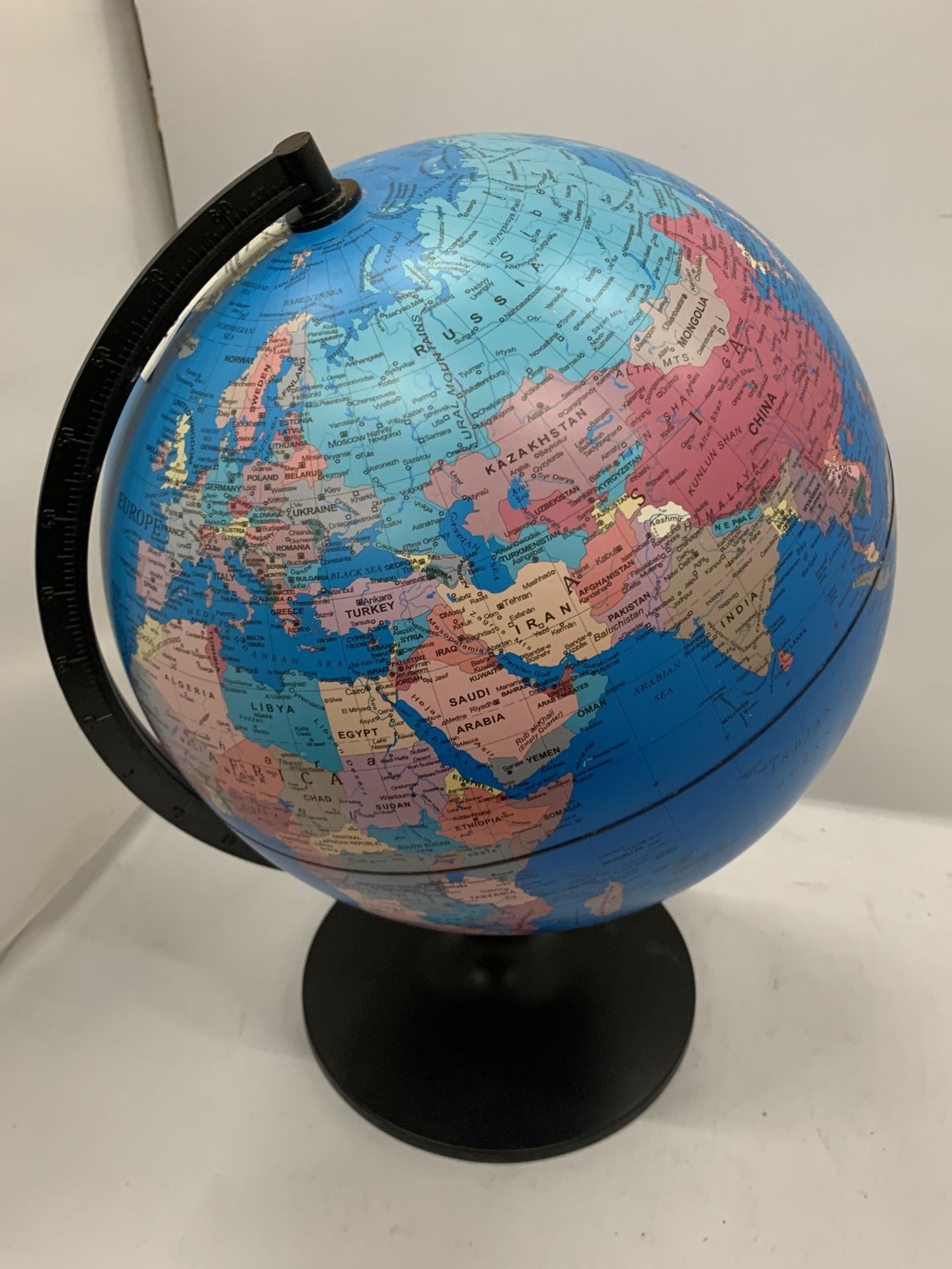 A WORLD GLOBE - Bild 3 aus 4