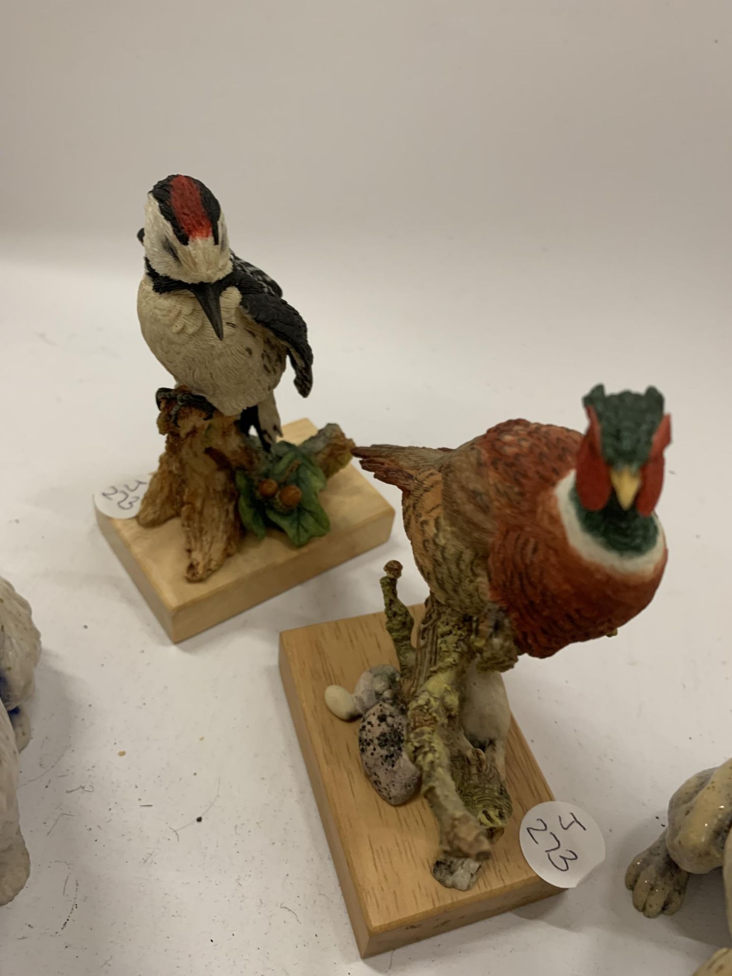 A QUANTITY OF ANIMAL FIGURES TO INCLUDE COUNTRY ARTISTS BIRDS, DOGS AND A MOUSE - Image 3 of 8