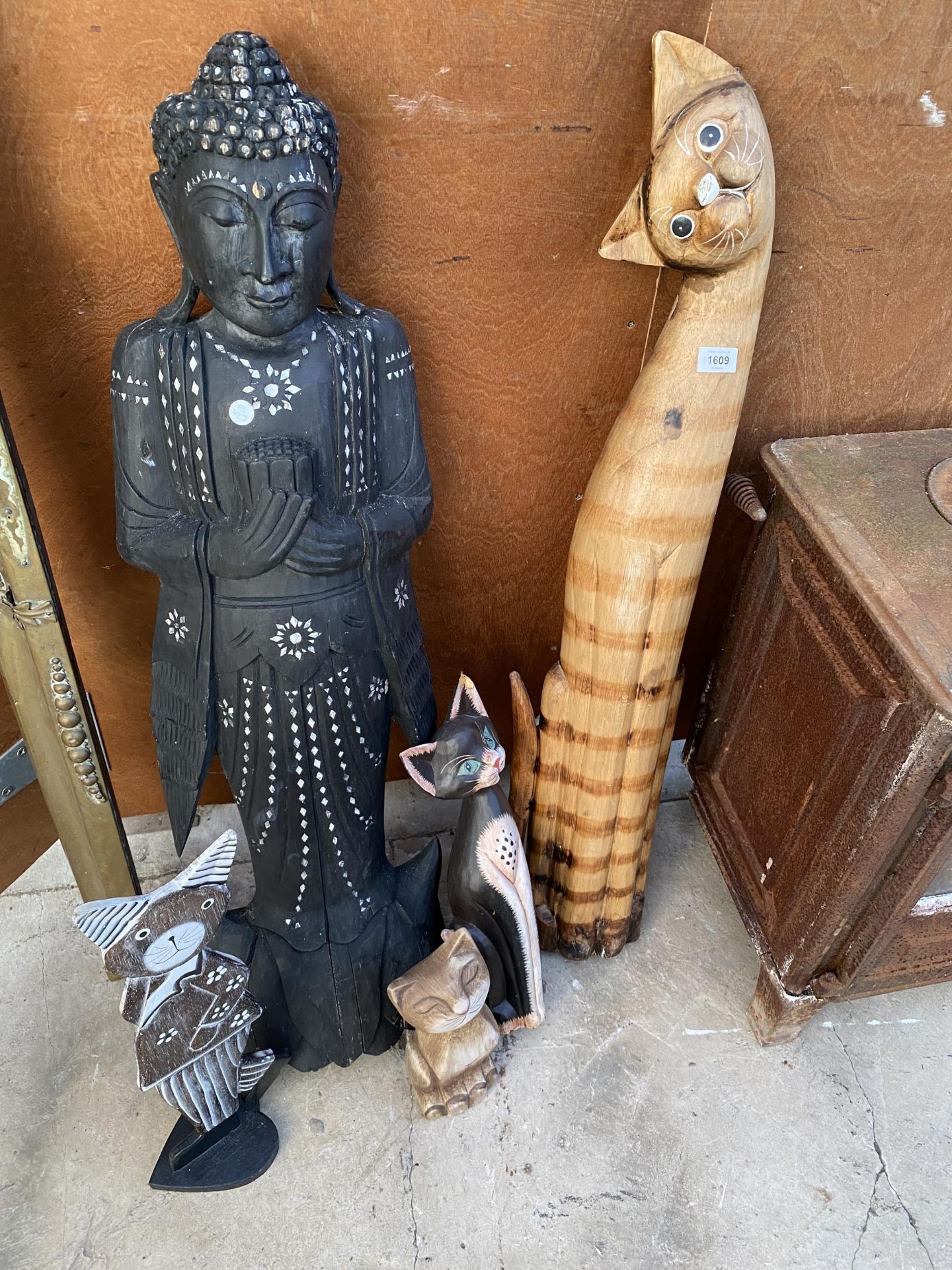 AN ASSORTMENT OF WOODEN FIGURES TO INCLUDE CATS AND A FEMALE ETC