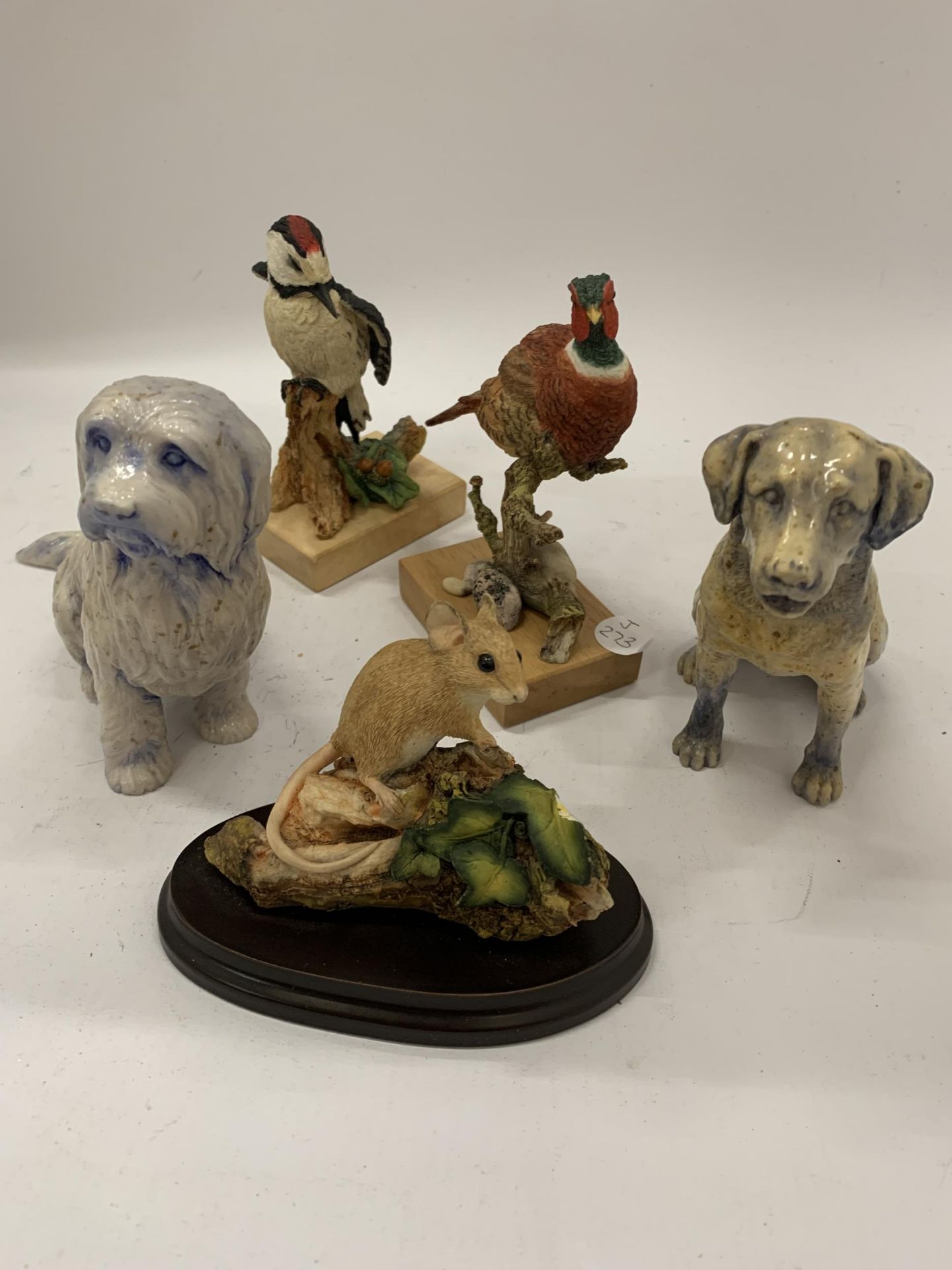 A QUANTITY OF ANIMAL FIGURES TO INCLUDE COUNTRY ARTISTS BIRDS, DOGS AND A MOUSE