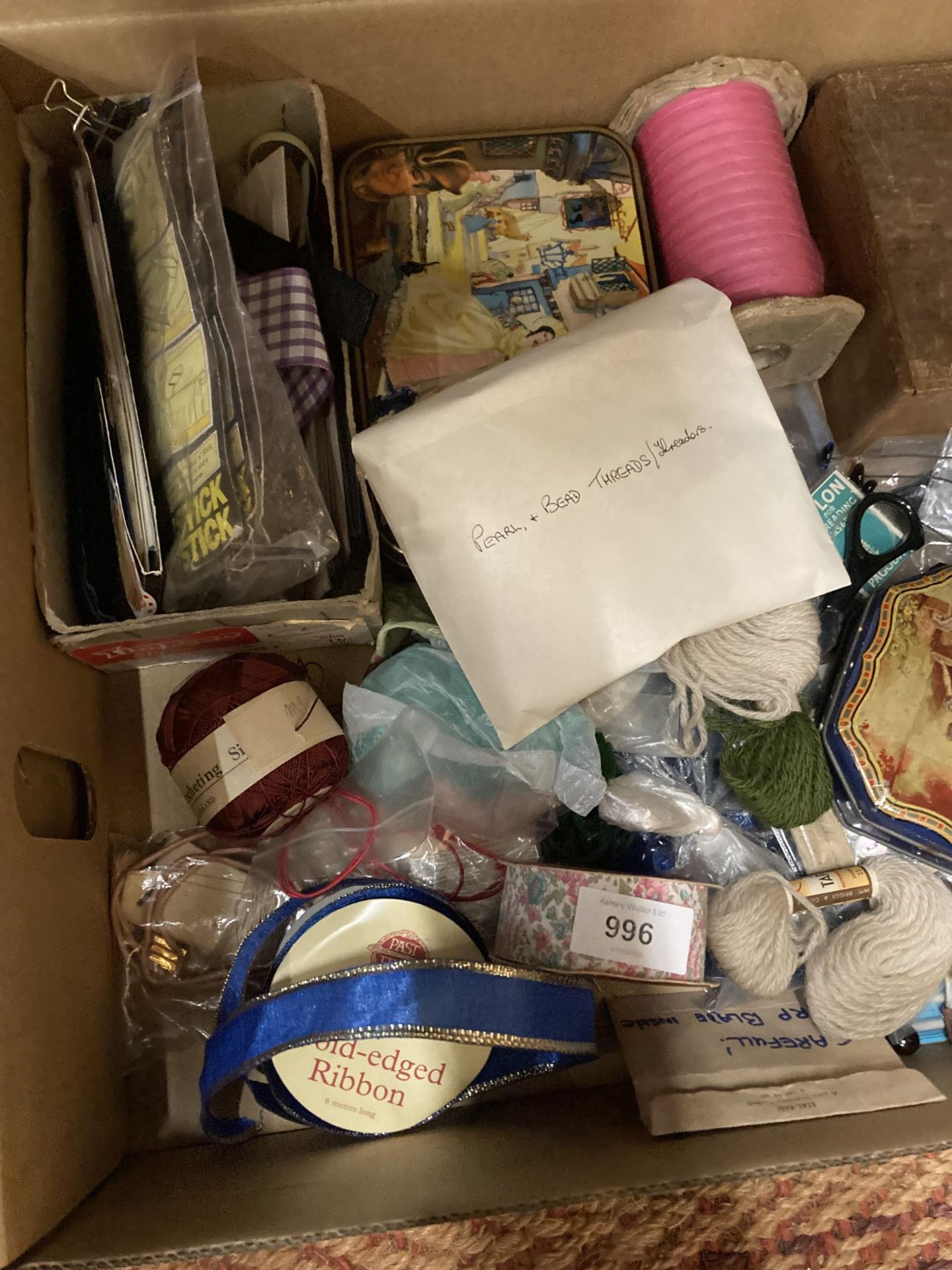 ALARGE AMOUNT OF SEWING AND HABERDASHERY ITEMS TO INCLUDE RIBBONS, TAPESTRY WOOL, BEADS, CRYSTALS, - Image 3 of 6
