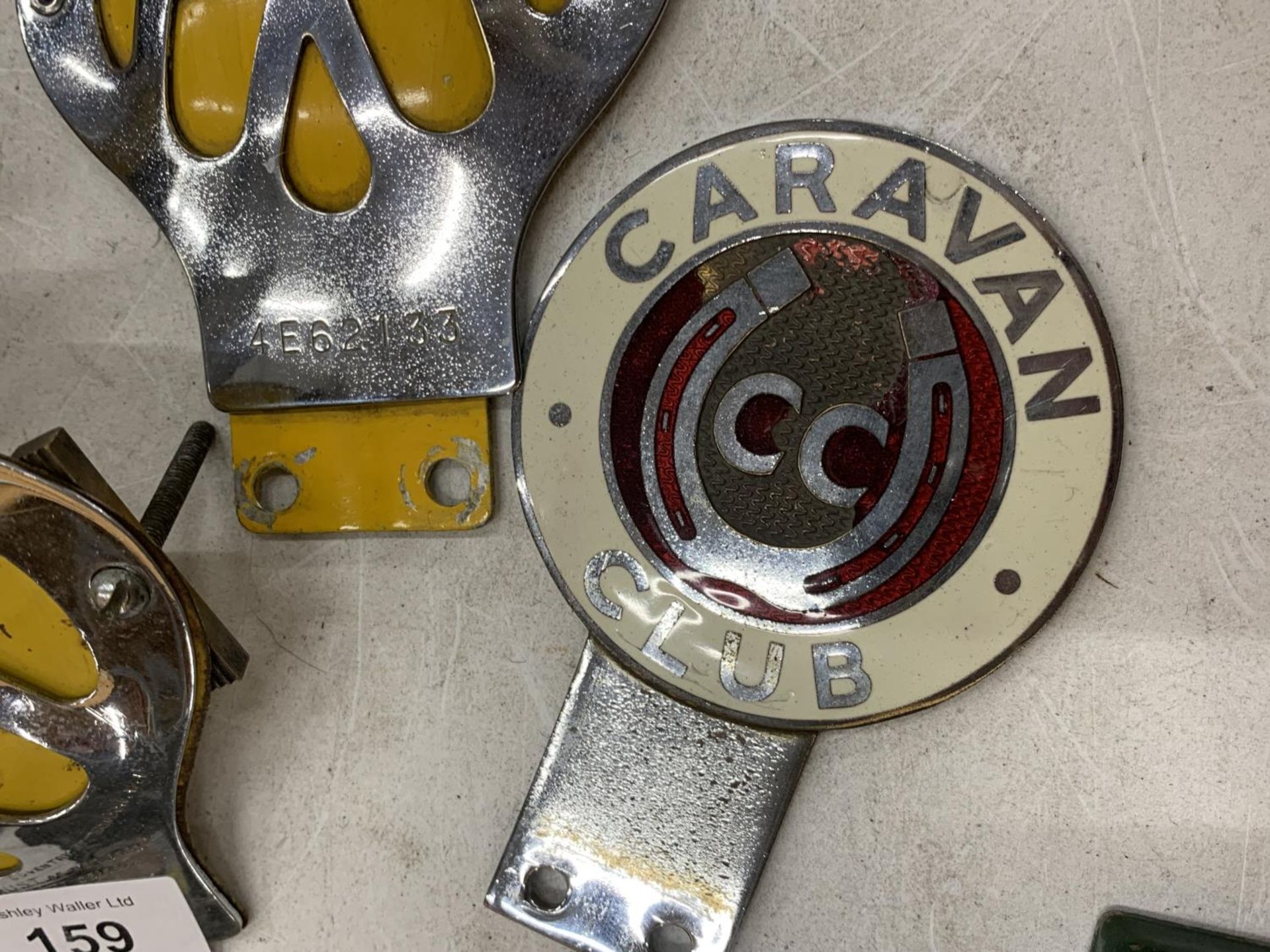 AQUANTITY OF VINTAGE CAR BADGES TO INCLUDE THE A A AND THE CARAVAN CLUB - Image 4 of 6