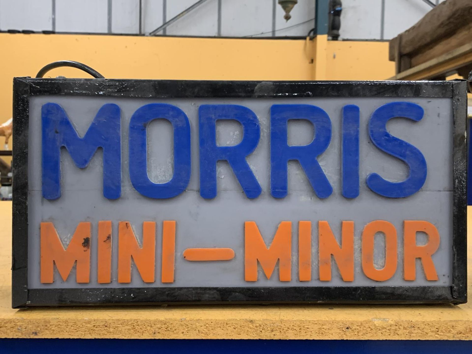 A MORRIS MINI-MINOR ILLUMINATED BOX SIGN, 22 X 44 X 10CM - Image 2 of 4