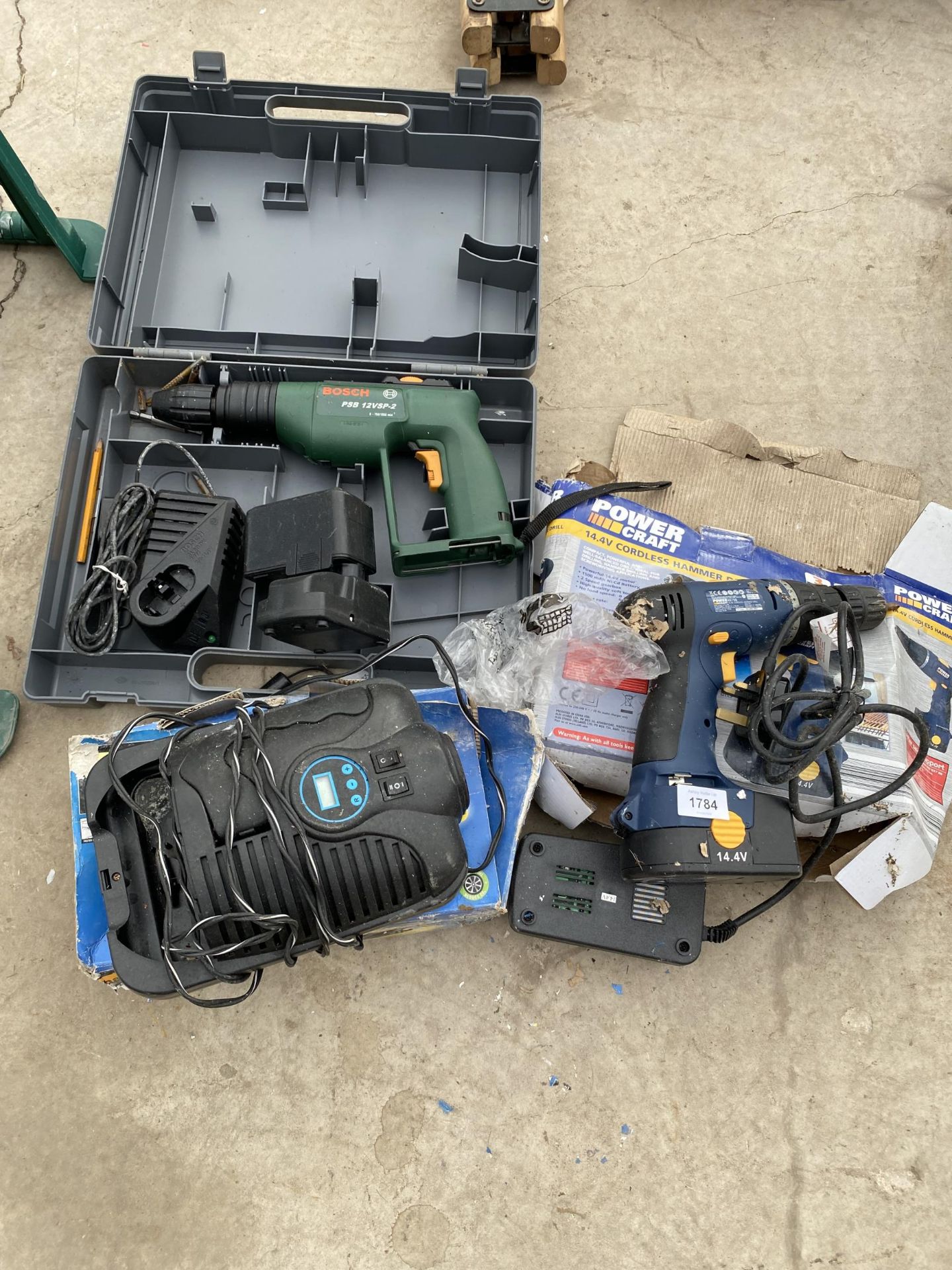 AN ASSORTMENT OF POWER TOOLS TO INCLUDE A BOSCH BATTERY DRILL AND A POWER CRAFT BATTERY DRILL ETC