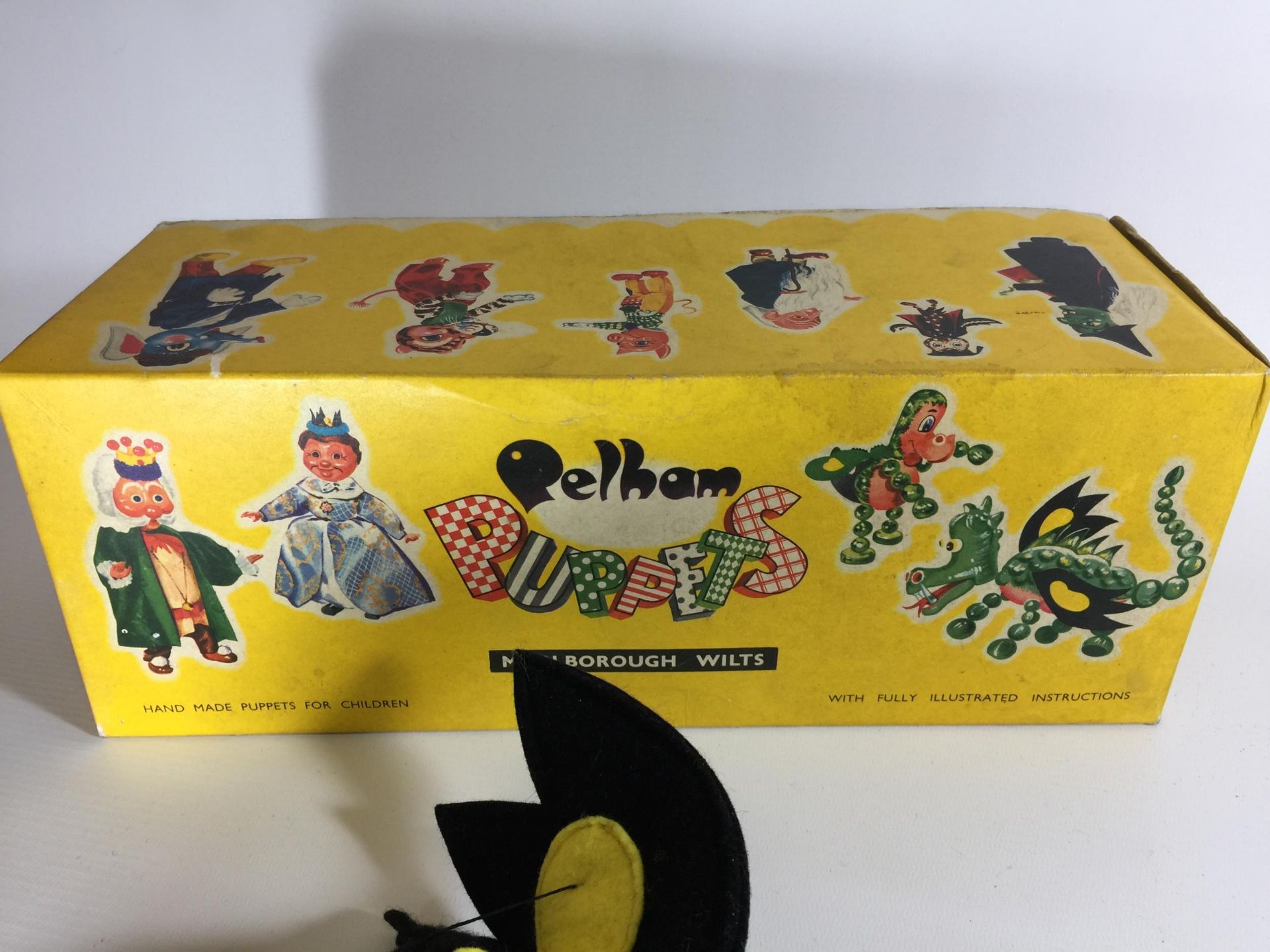 A VINTAGE 1970'S PELHAM PUPPET DRAGON IN ORIGINAL BOX - Image 2 of 3