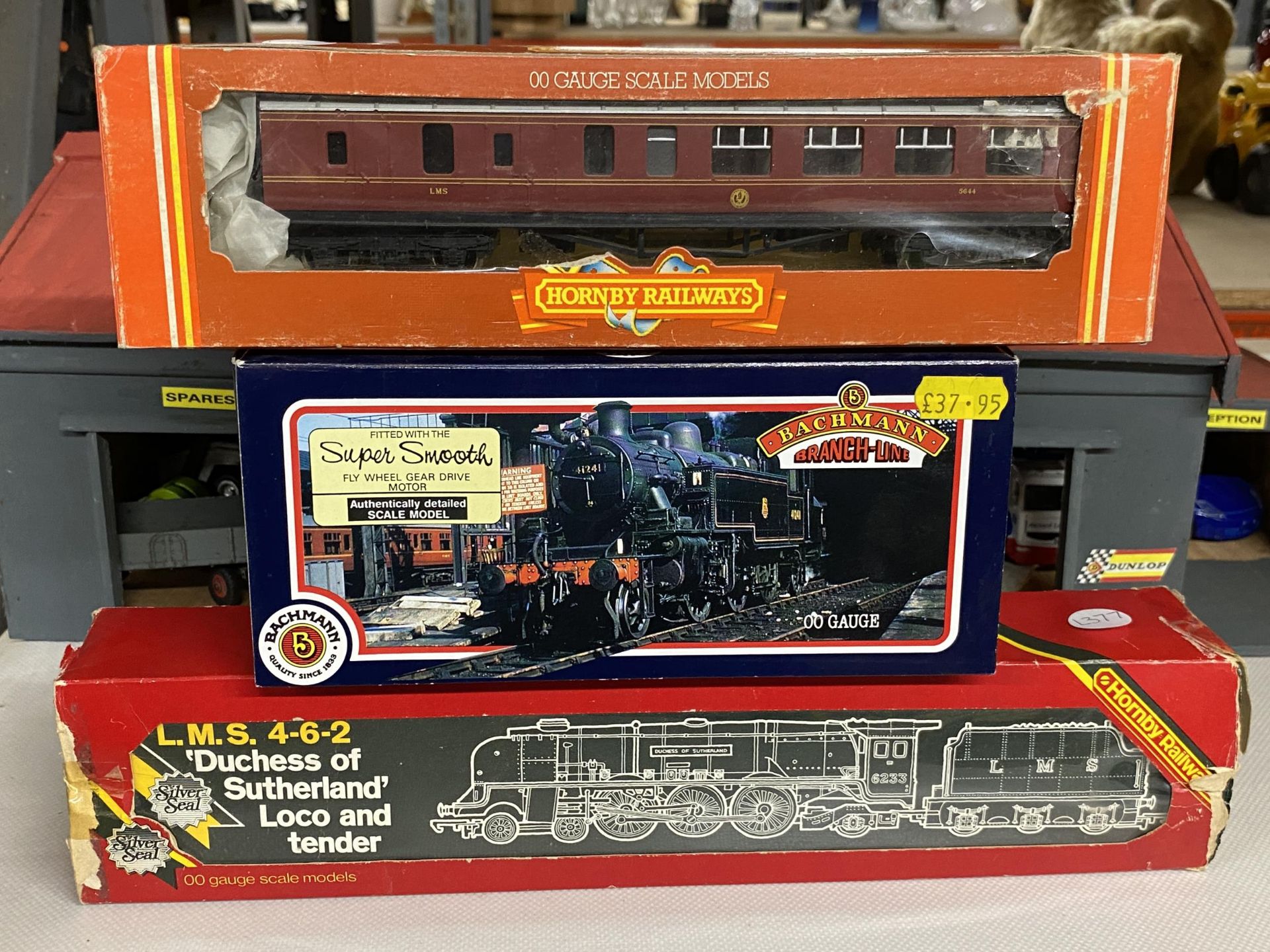 A GROUP OF THREE BOXED OO GAUGE LOCOMOTIVE MODELS TO INCLUDE BACHMAN, DUCHESS OF SUTHERLAND ETC