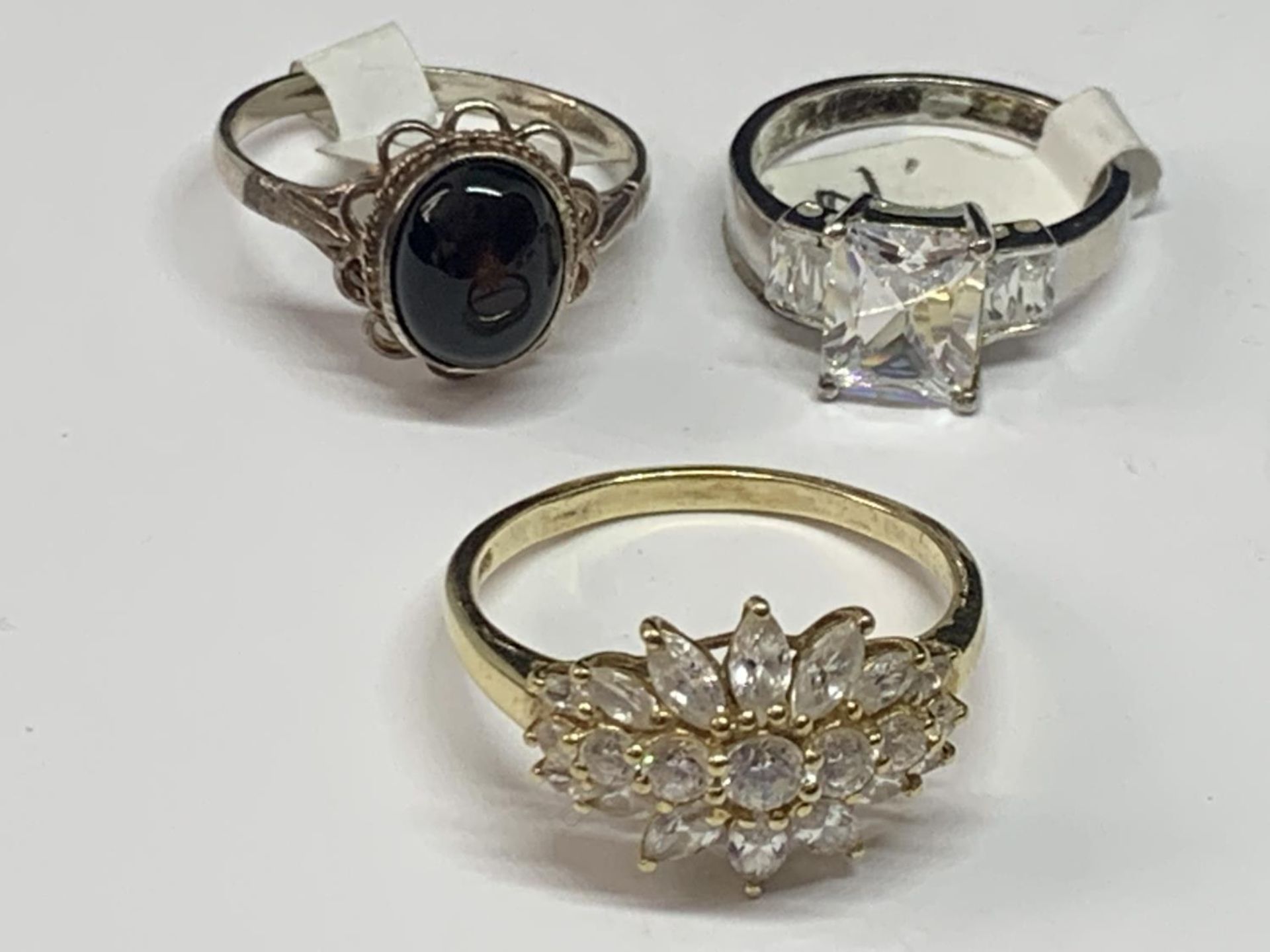 FIVE VARIOUS SILVER RINGS - Image 2 of 3