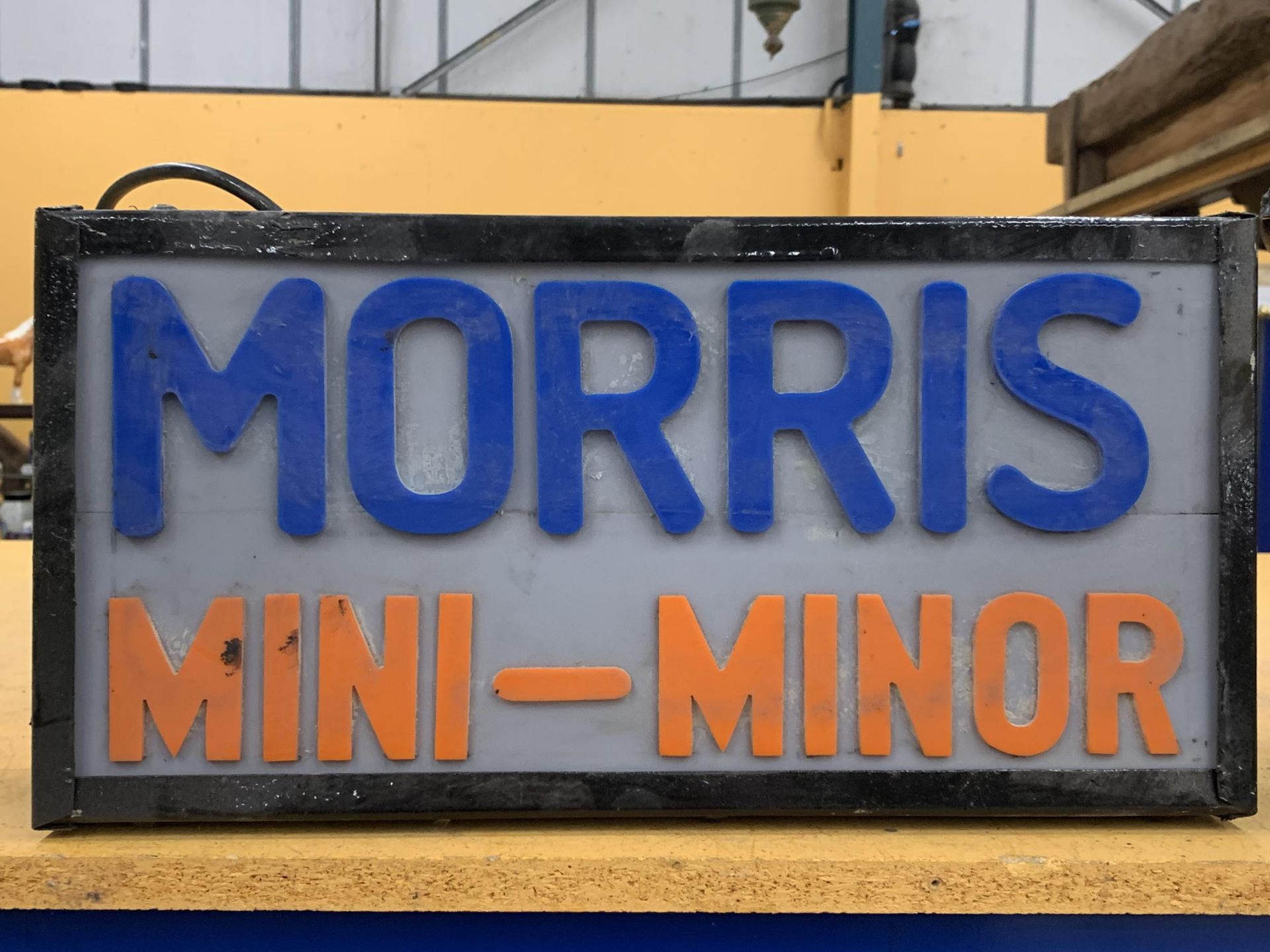 A MORRIS MINI-MINOR ILLUMINATED BOX SIGN, 22 X 44 X 10CM