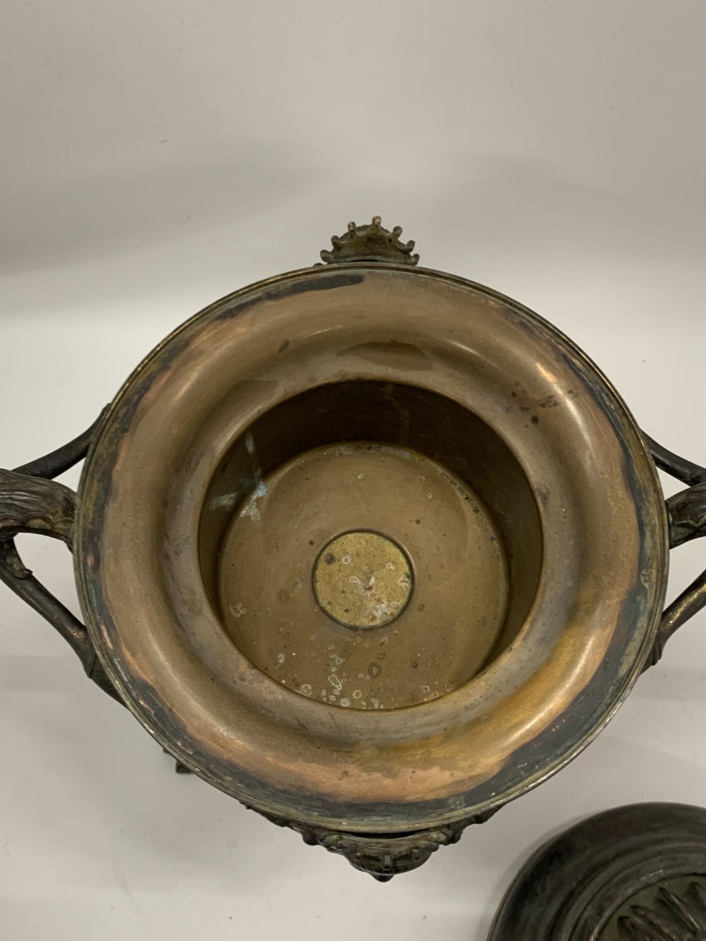 A ORIENTAL BRONZE AND CERAMIC LIDDED POT, HEIGHT 41CM - Image 9 of 10