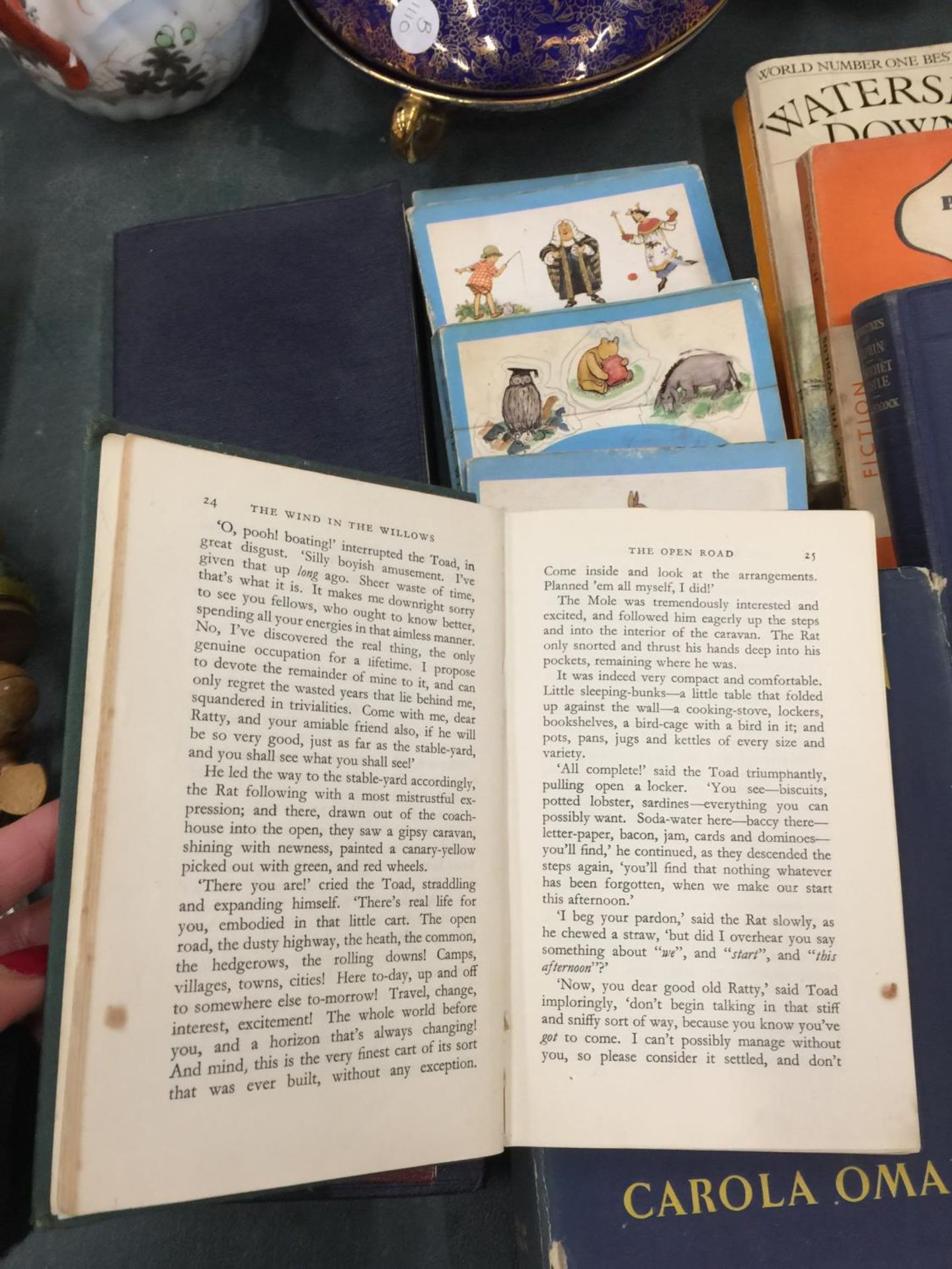 A QUANTITY OF VINTAGE BOOKS TO INCLUDE A. A. MILNE WINNIE THE POOH BOOKS, PILGRIMS PROGRESS, THE - Image 6 of 6